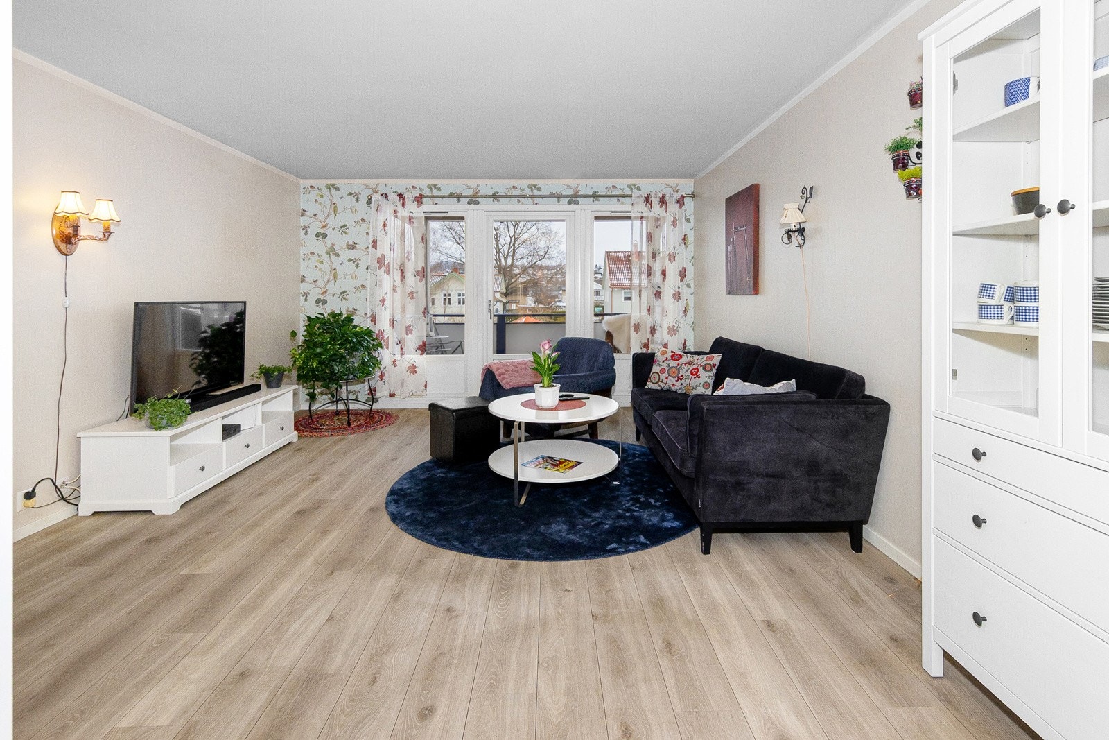 Stue og kjøkken i åpen løsning Galleribilde