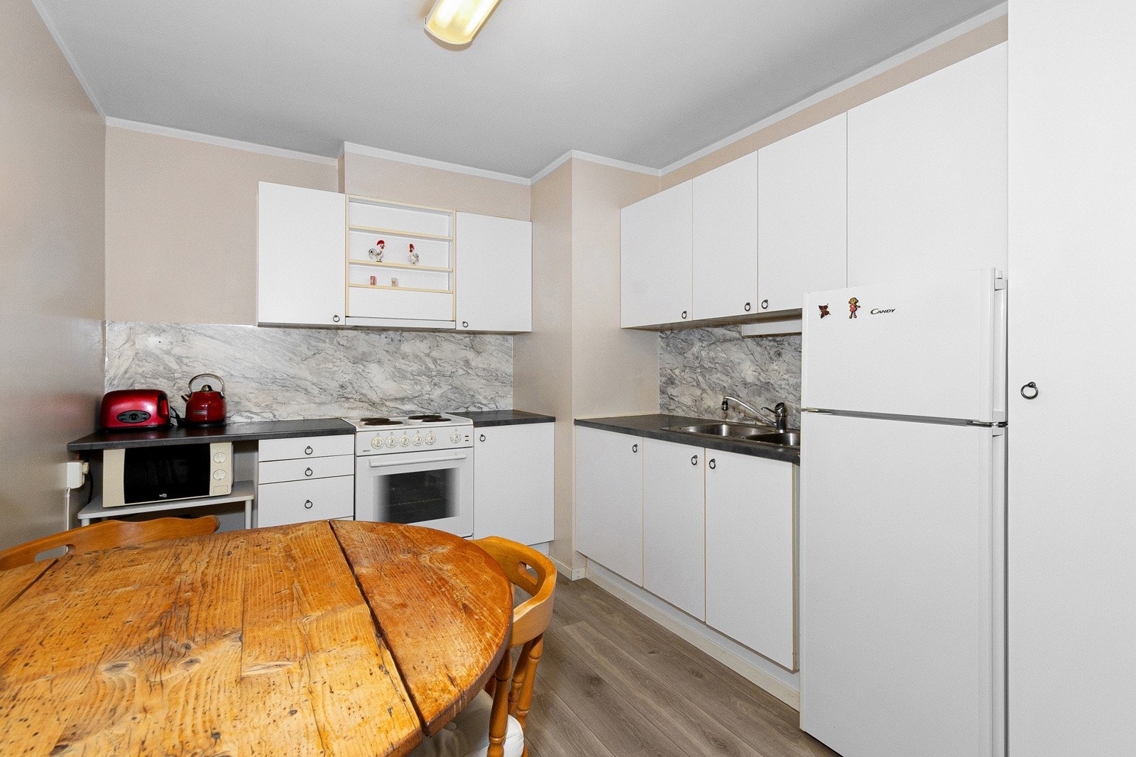 Malt pen kjøkkeninnredning Galleribilde