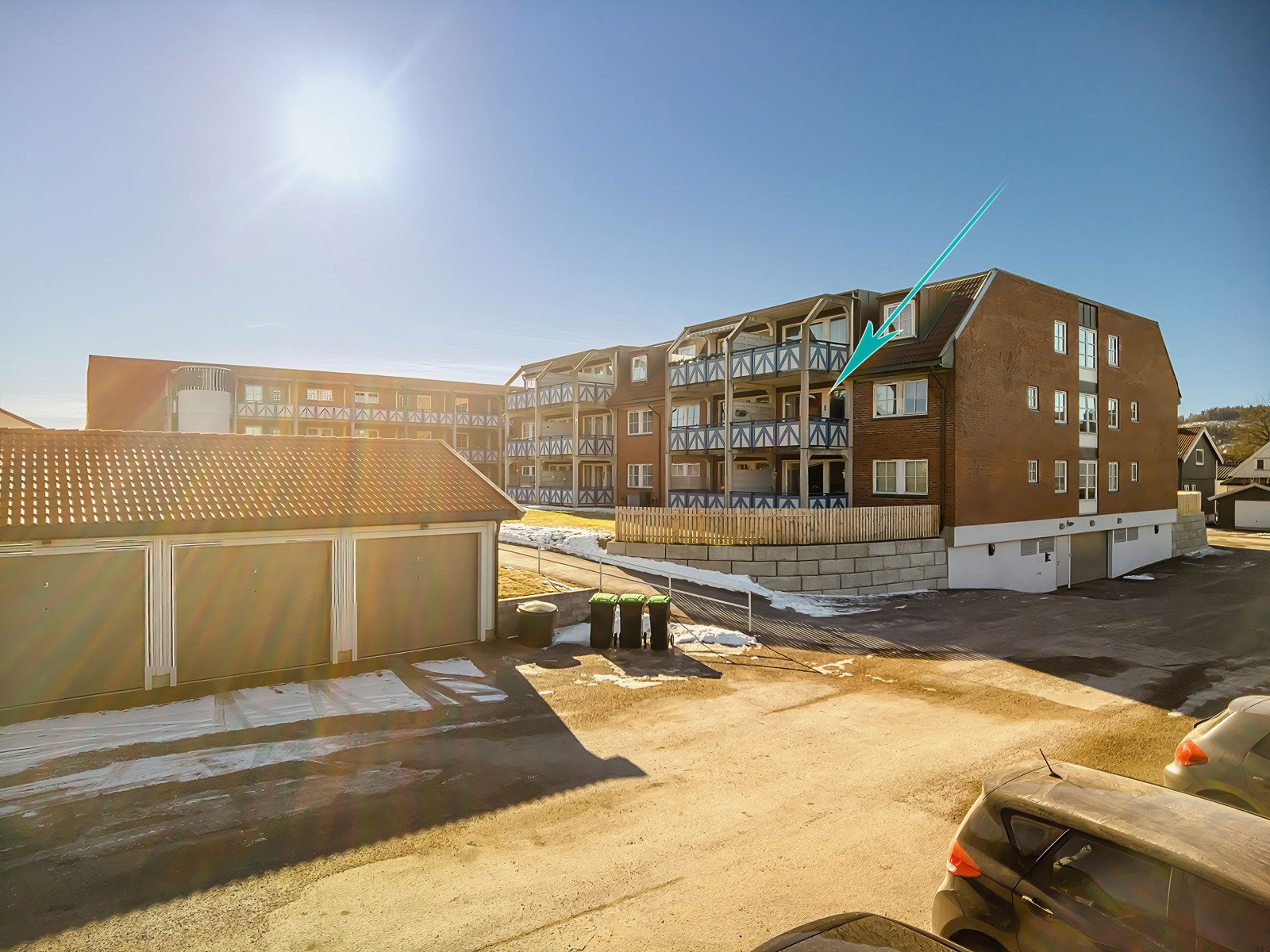 Leiligheten ligger med utsikt mot tunet Galleribilde