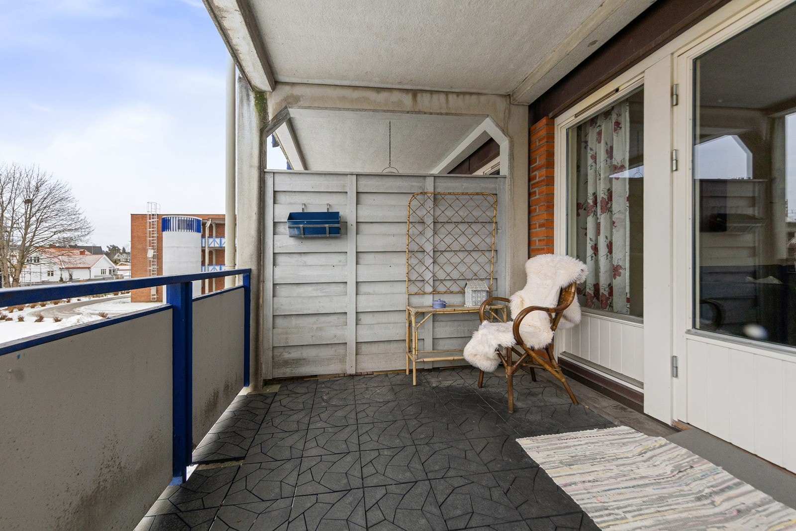 På balkongen er det god plass for utemøbler Galleribilde