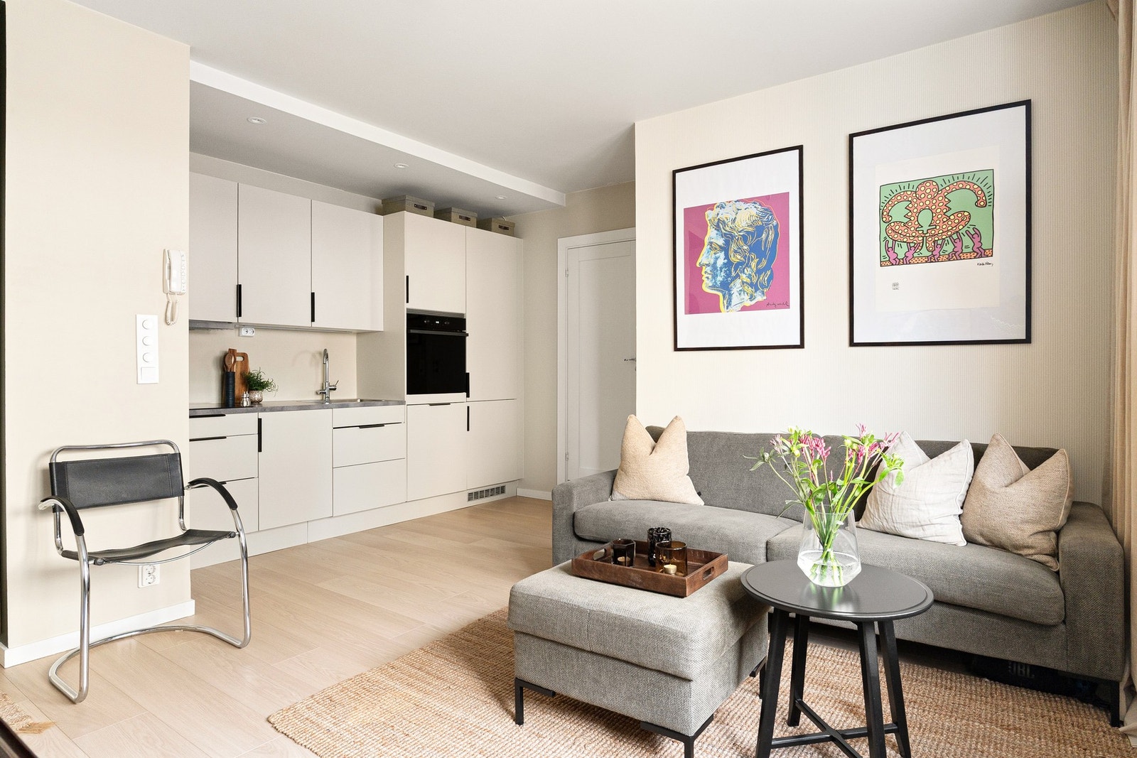 Åpen kjøkkenløsning for optimal plassutnyttelse. Galleribilde