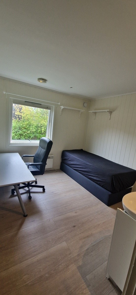 The room has garden view Galleribilde