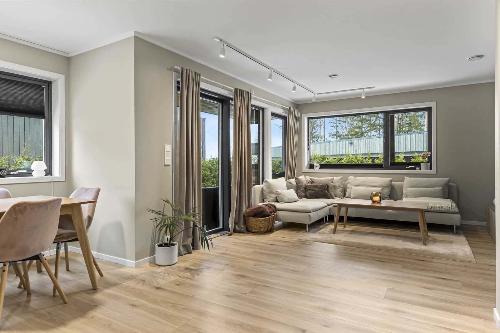 Vannbåren varme i gulvet sørger for lun og behagelig temperatur på kalde vinterdager Galleribilde