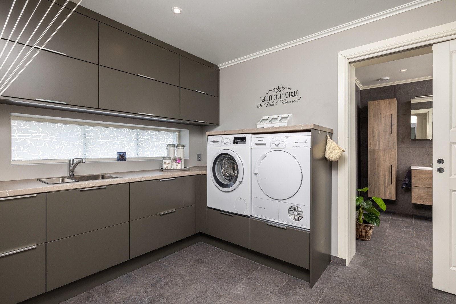 Vaskerommet ligger tilknyttet bad og inngangsparti. Galleribilde