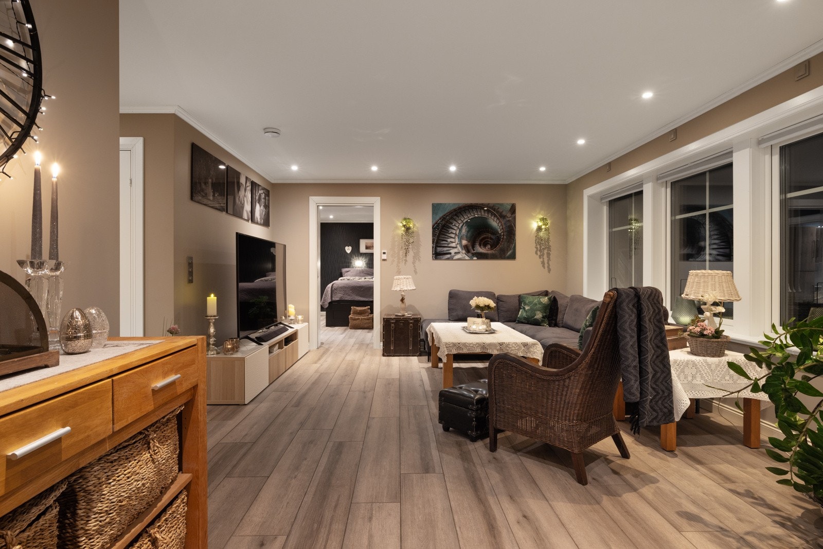 Fra stuen går veien videre til hovedsoverommet. Galleribilde