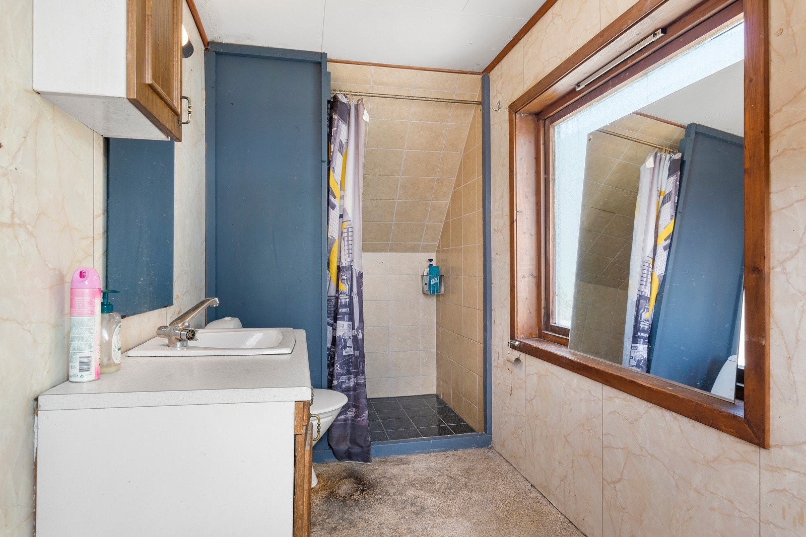 Bad på loft. Galleribilde