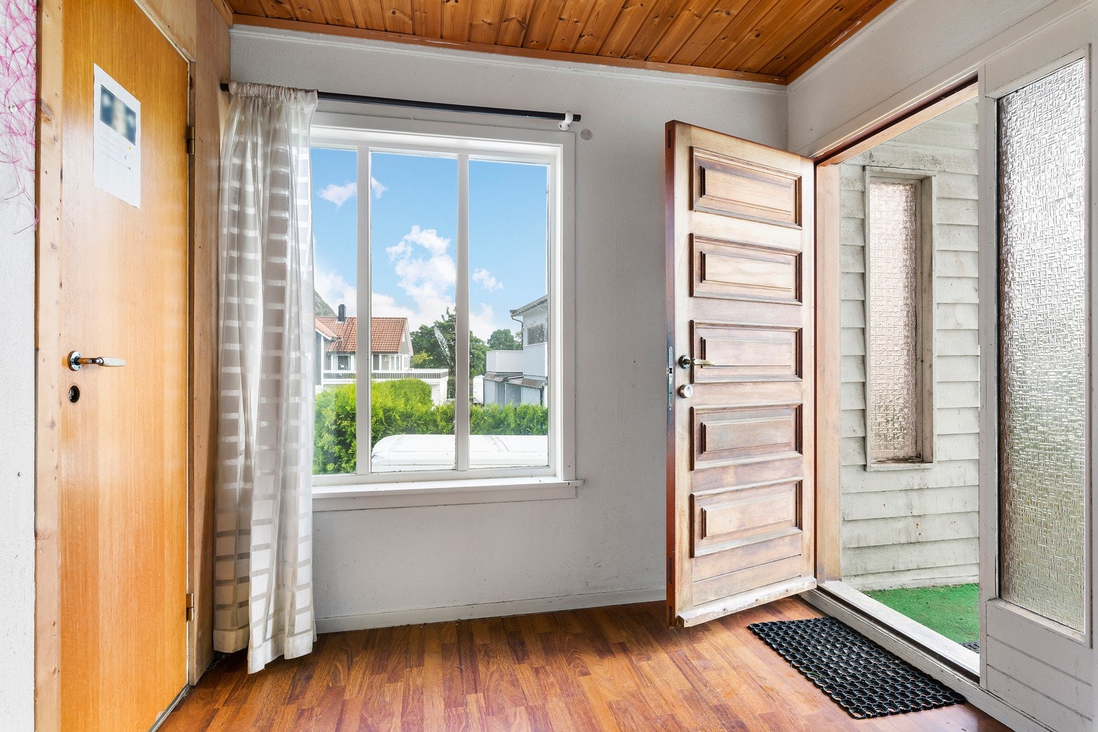 Denne etasjen er på 113 kvadratmeter, med innagang fra utvendig trapp. Galleribilde