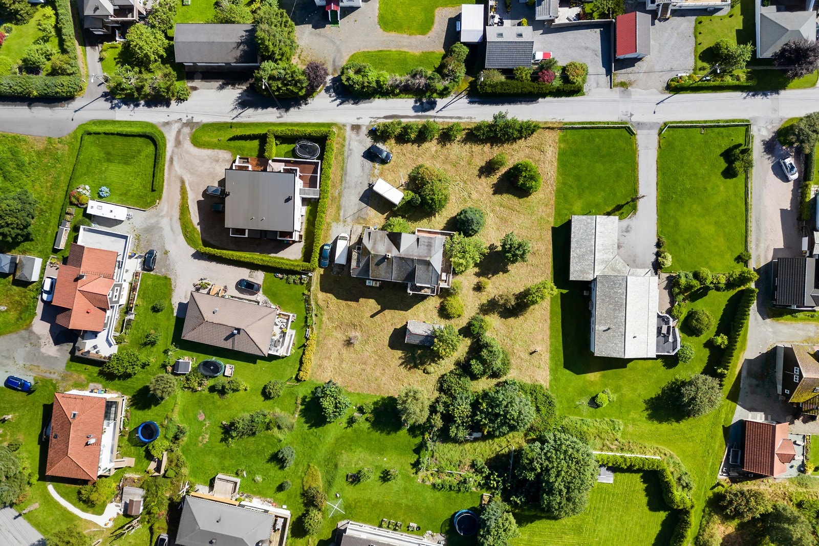 Dronebilde over eiendommen. Galleribilde