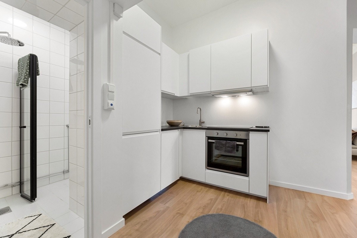 Nyoppusset kjøkken med integrerte hvitevarer Galleribilde