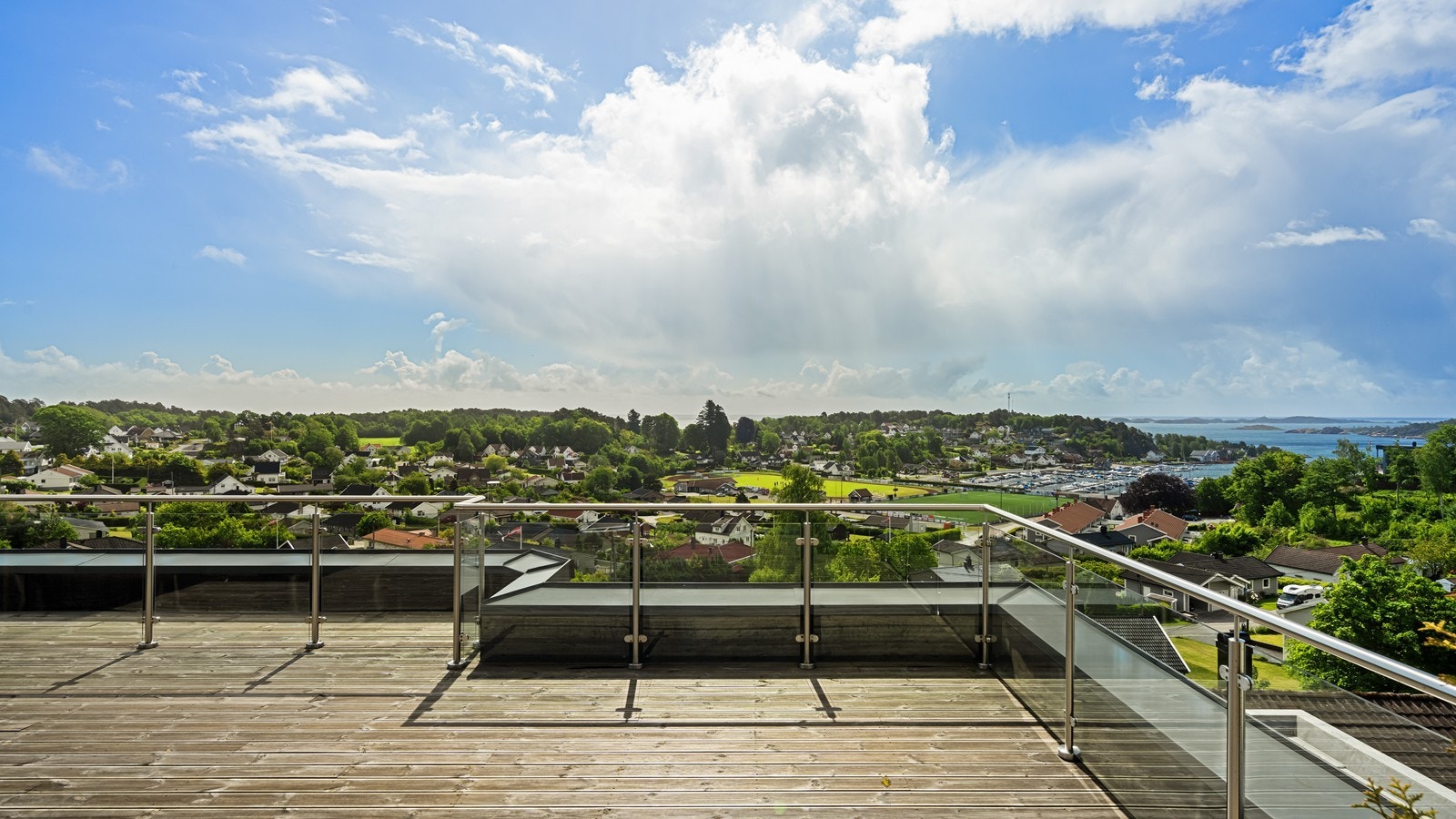 Det er gode solforhold på terrassen Galleribilde