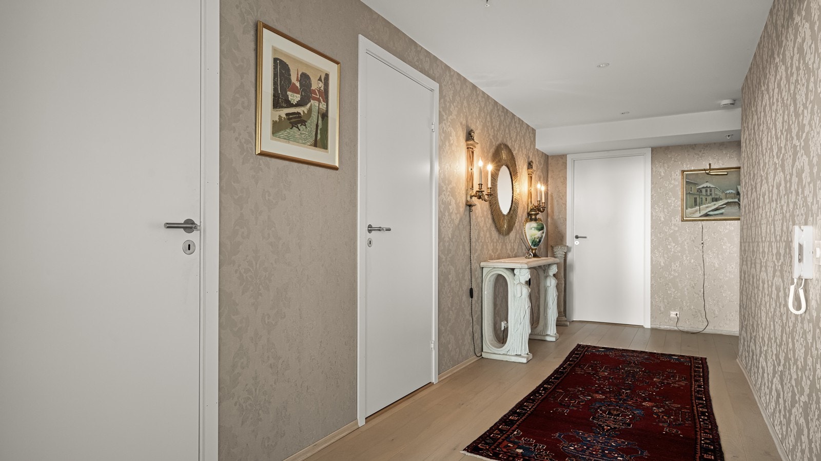 Lys og fin entré/ gang Galleribilde