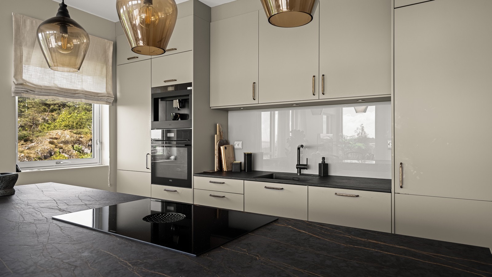 Eksklusiv og flott Dekton benkeplate Galleribilde