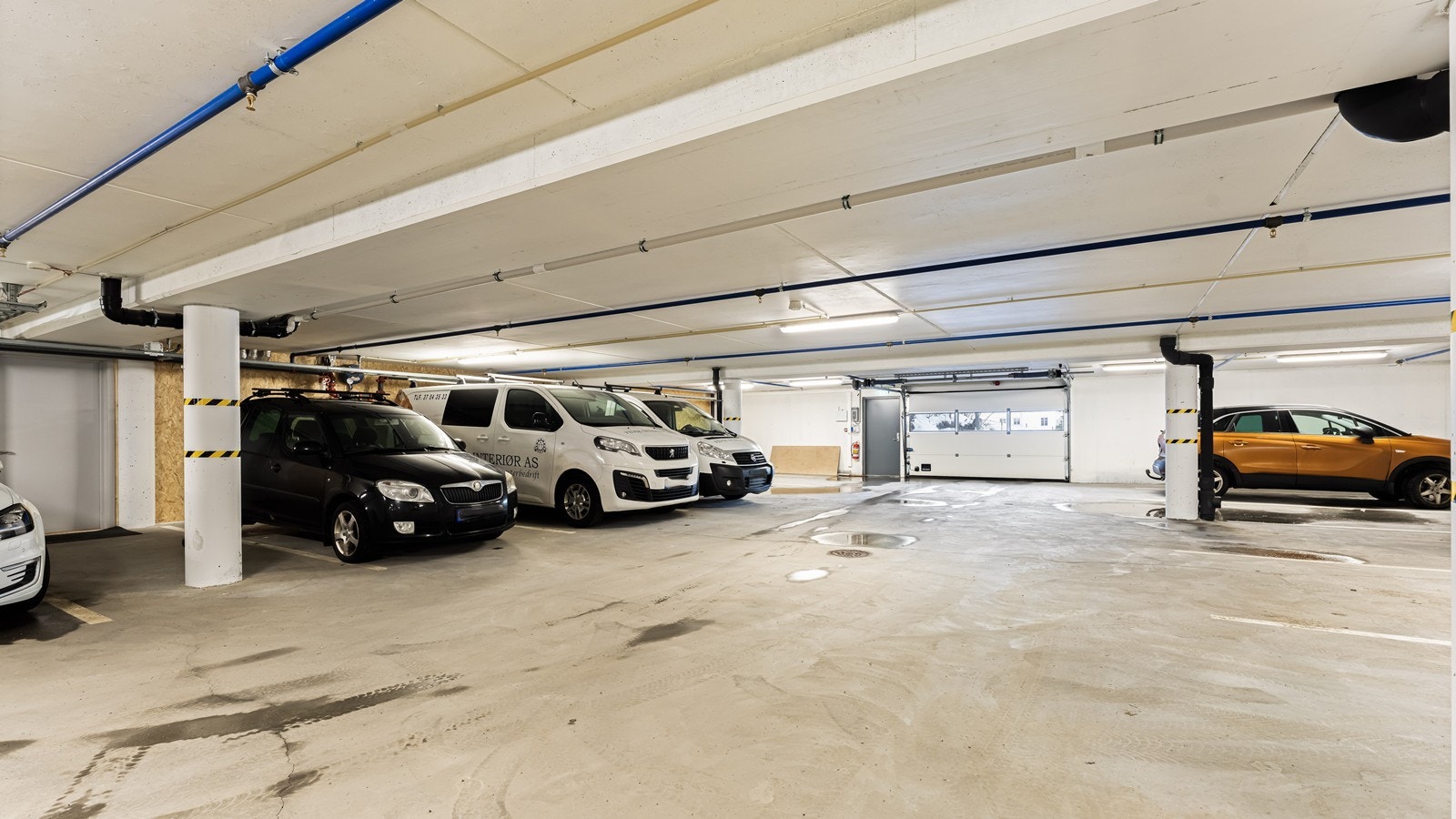 Det er også mulighet for kjøp av ekstra garasjeplass til 250.000,- Galleribilde