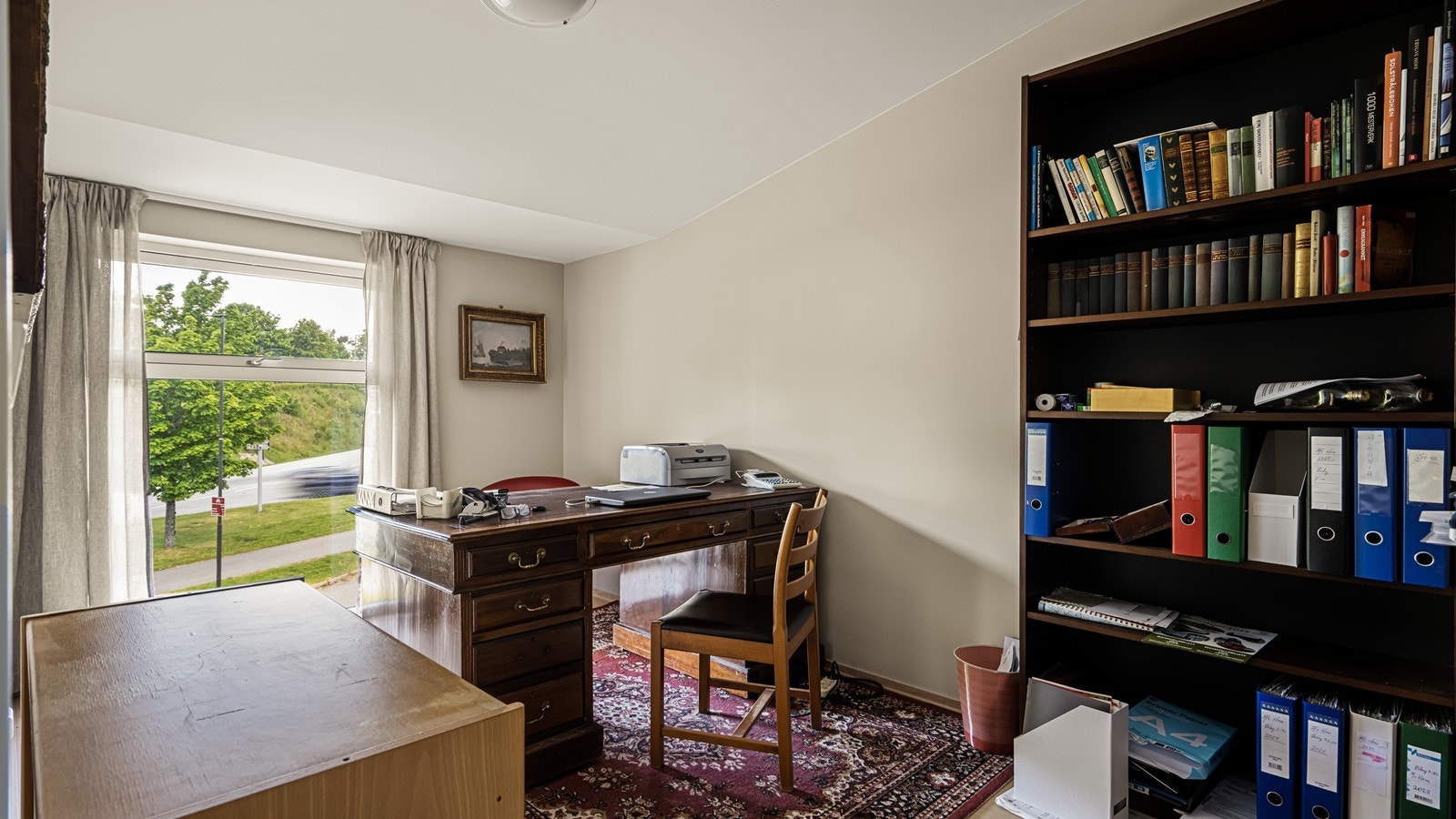 Det siste soverommet er også av fin størrelse med plass for møblering Galleribilde