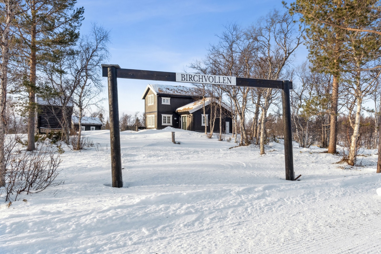 EiendomsMegler 1 ved Morten Kjelsberg og Oliver Almli Reinås presenterer: Rotåvegen 9. Galleribilde
