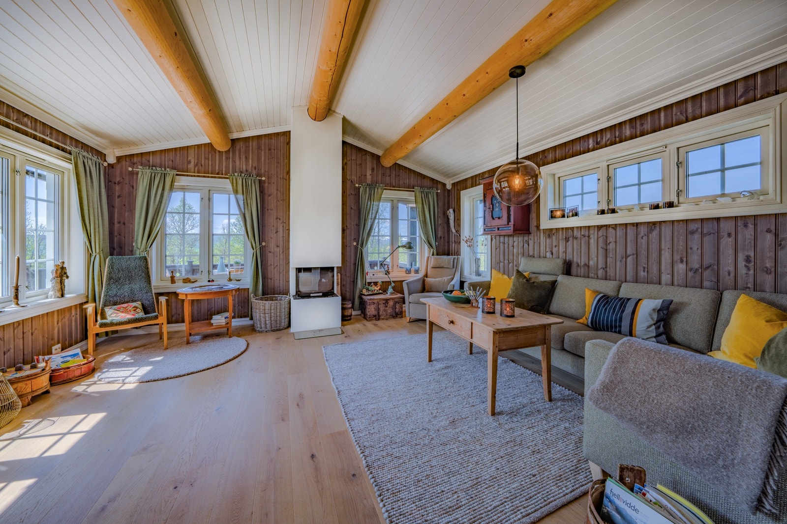 Stuen er adskilt fra resten av hytten. Galleribilde