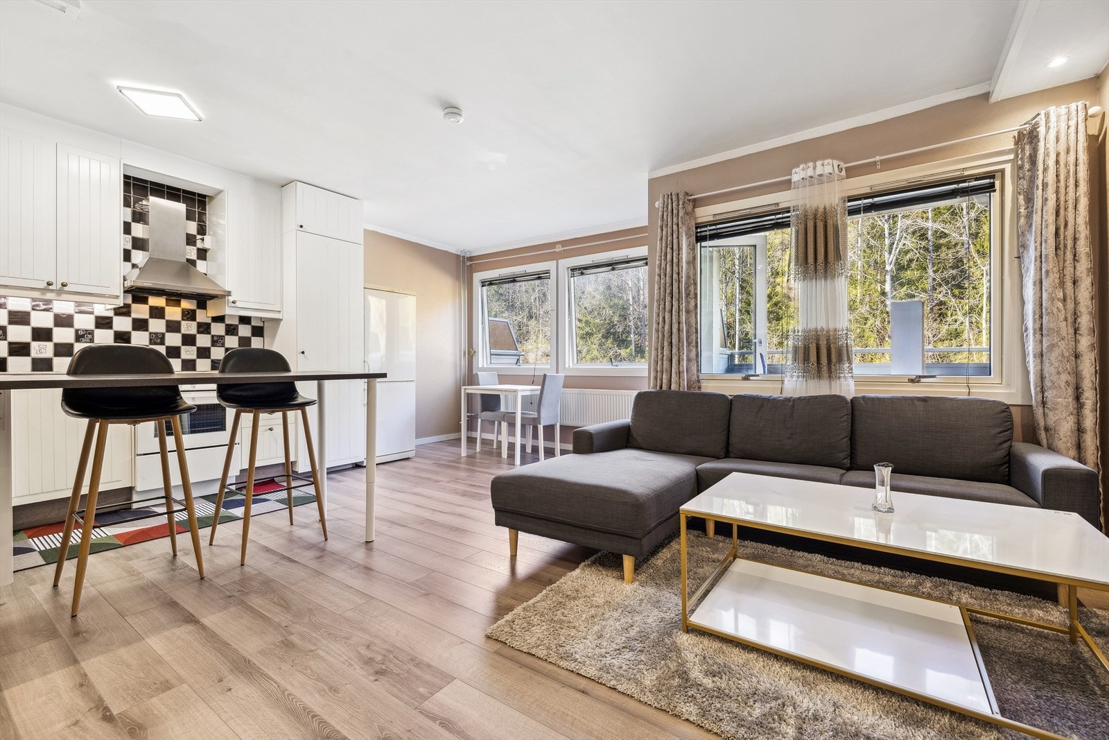 En fin og lettstelt leilighet som er oppgradert gjennom årene. Galleribilde