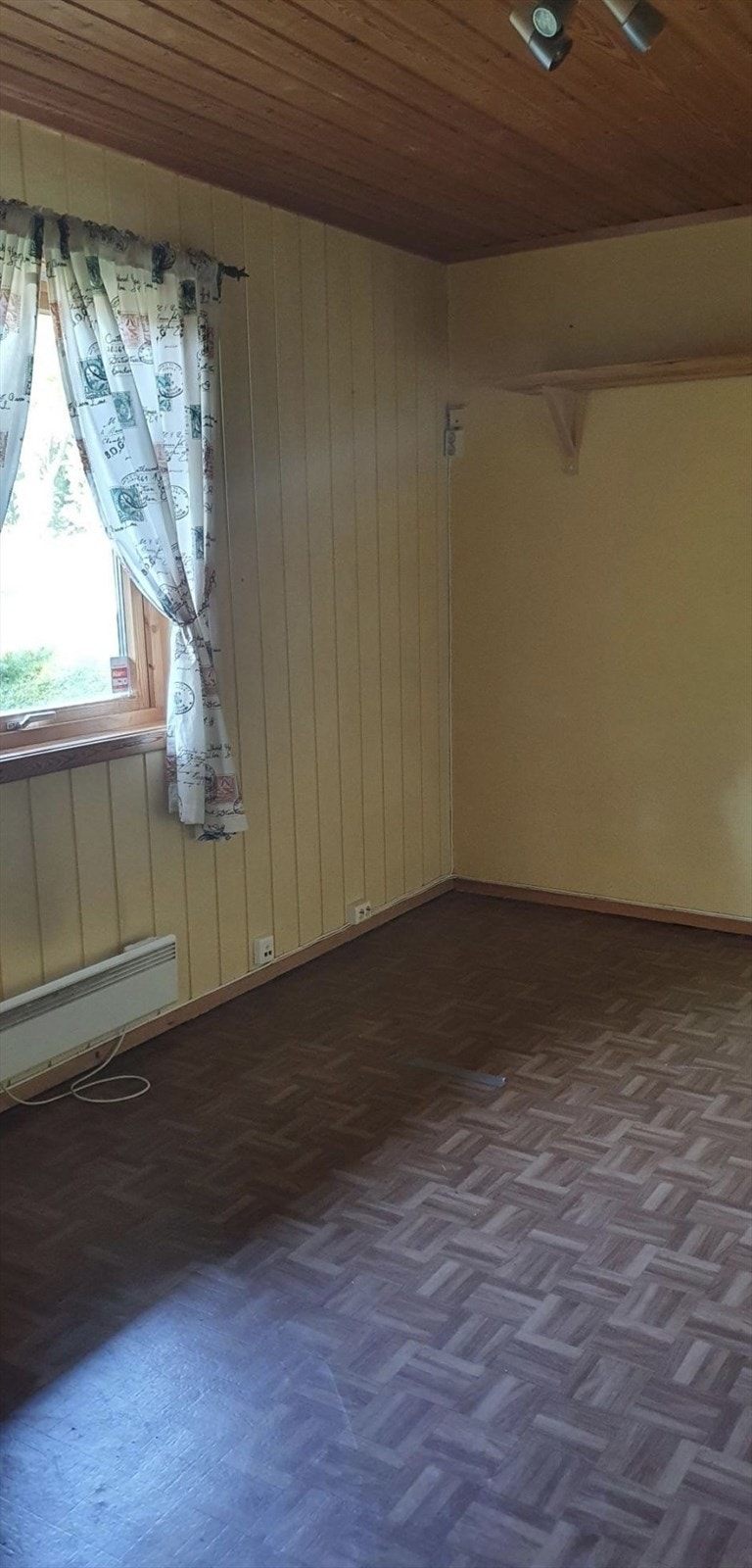 Et anvendelig ekstra oppholdsrom, perfekt for filmkvelder eller som lekerom. Galleribilde