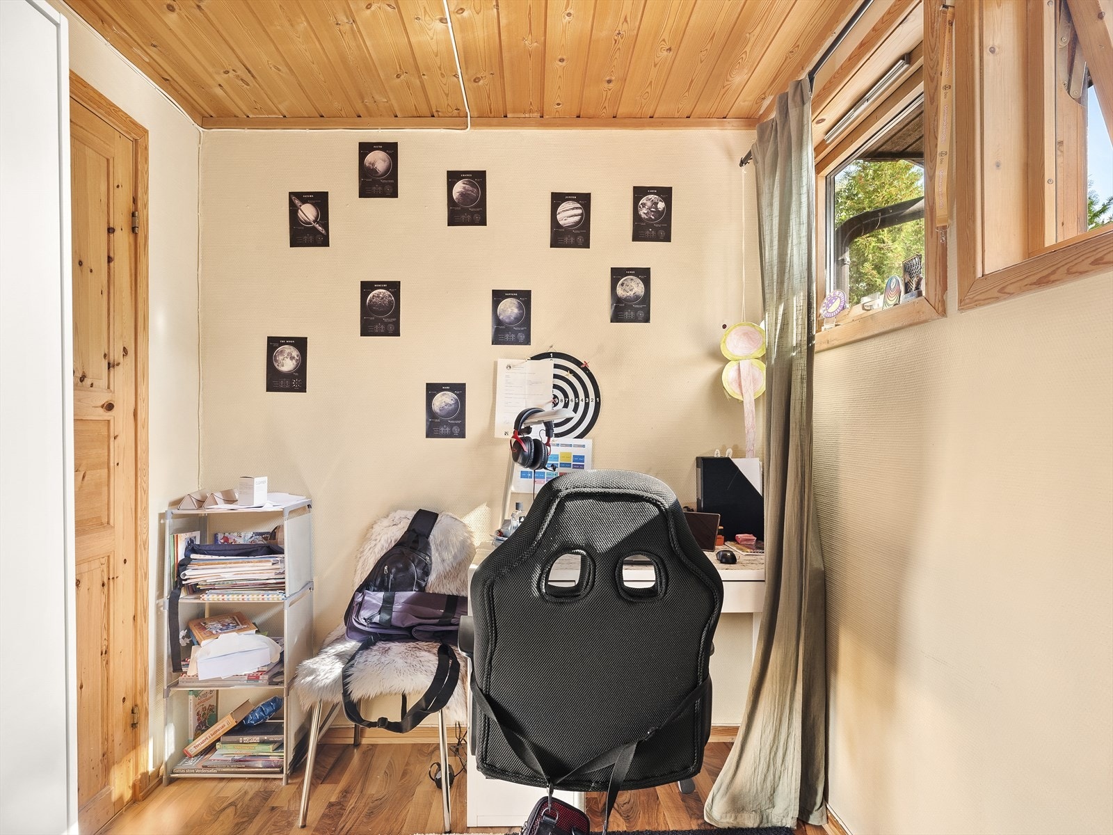 Rommet egner seg utmerket som barnerom, gjesterom eller hjemmekontor. Galleribilde