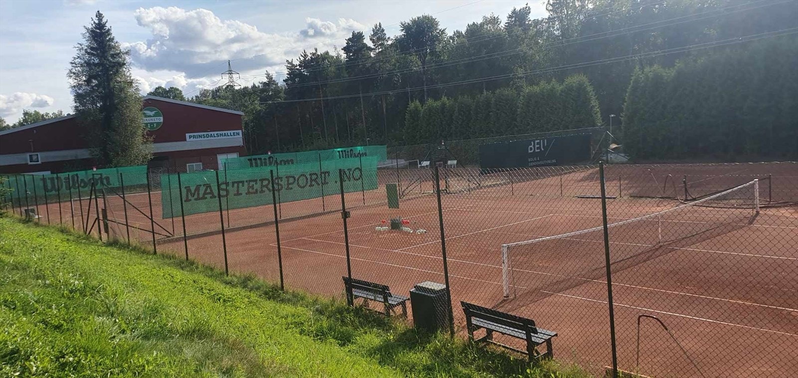 Prinsdal Tennisklubb ved idrettsanlegget Galleribilde