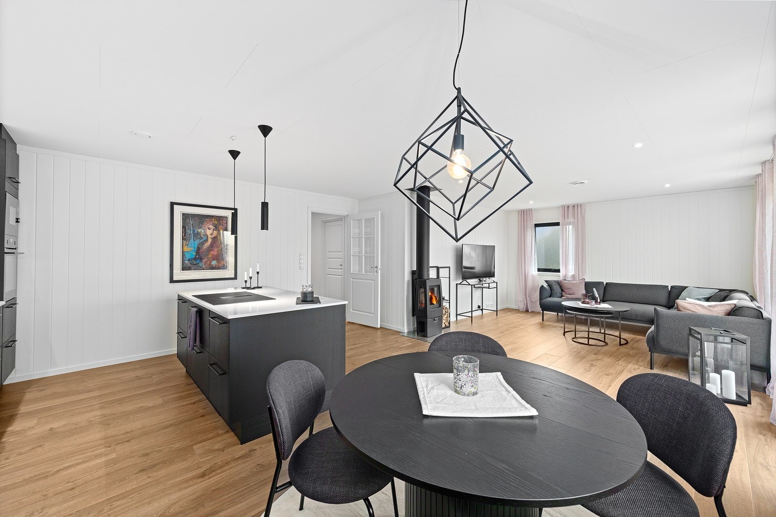 Dette er et hyggelig allrom - perfekt for å samle familie og venner. Galleribilde