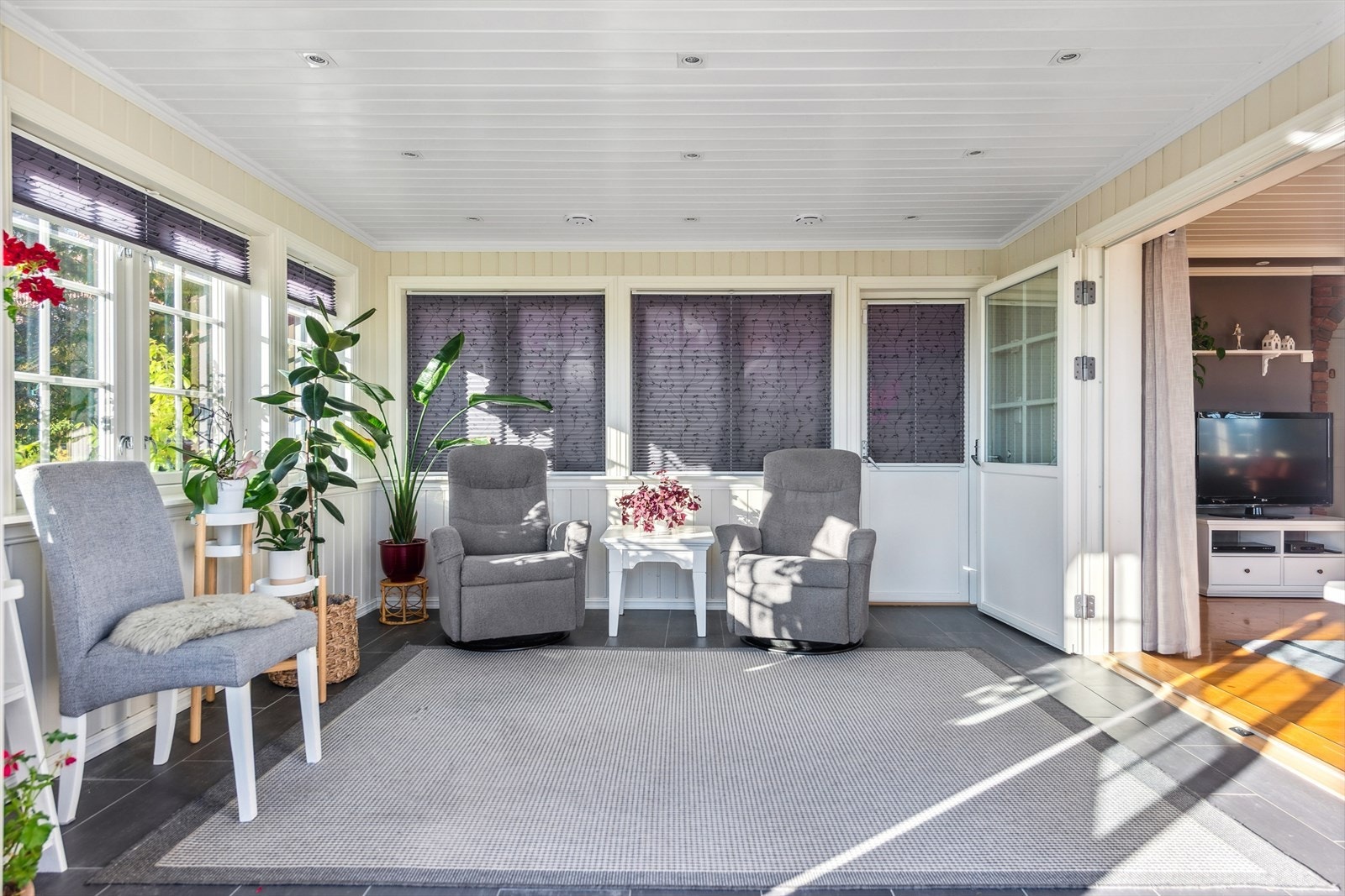 Dette rommet fungerer som en forlengelse av stuen store deler av året. Galleribilde