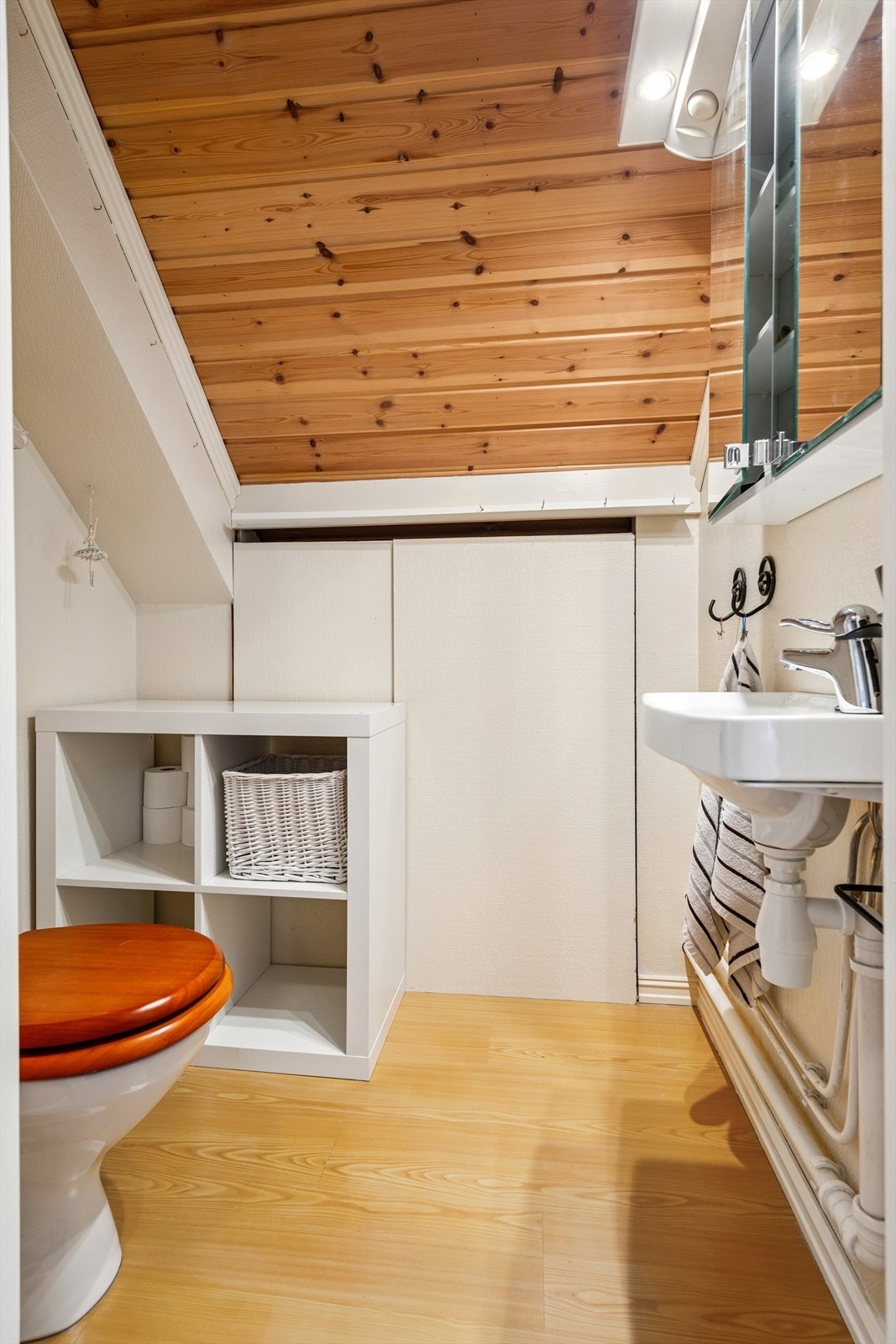 I tillegg til hovedbadet finnes et separat toalettrom i andre etasje. Galleribilde