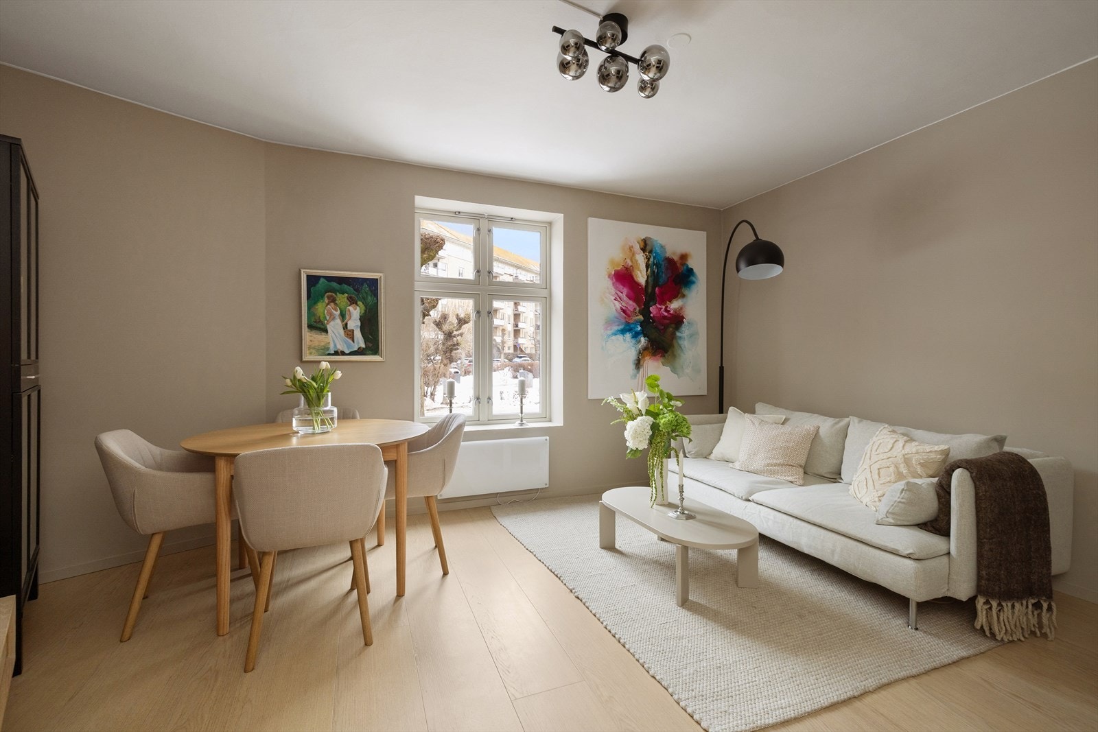 Leiligheten er malt i delikate fargetoner. Galleribilde