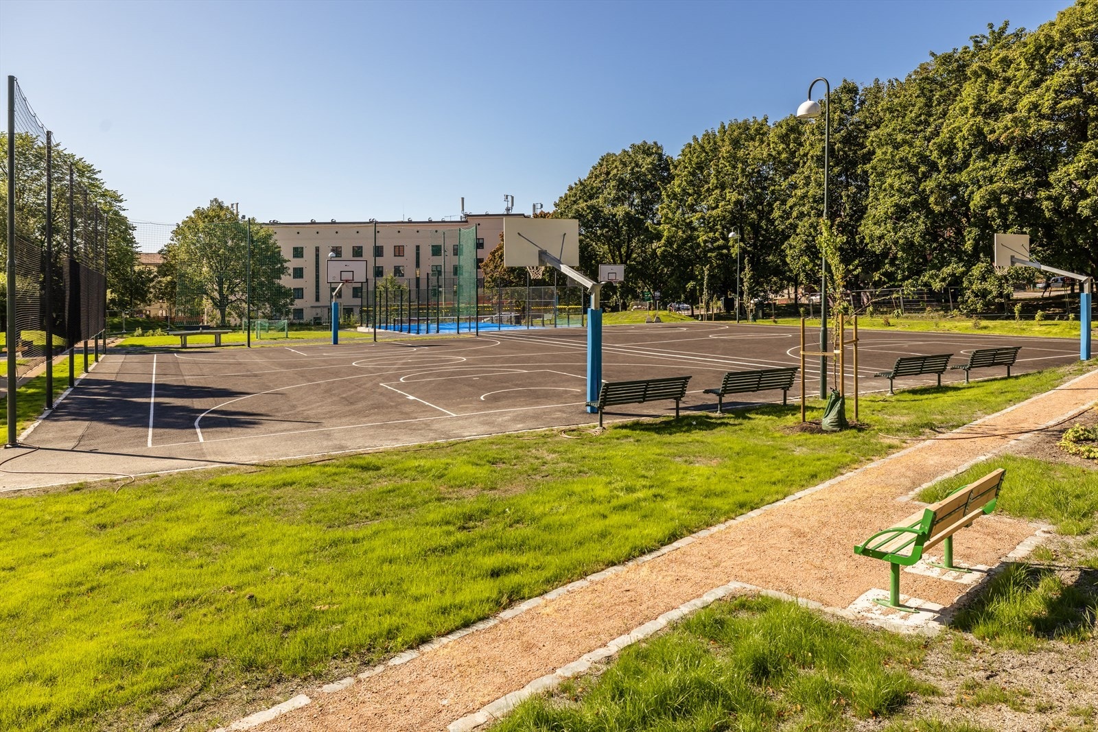 Det tar 1 minutt å gå til matbutikk. Galleribilde