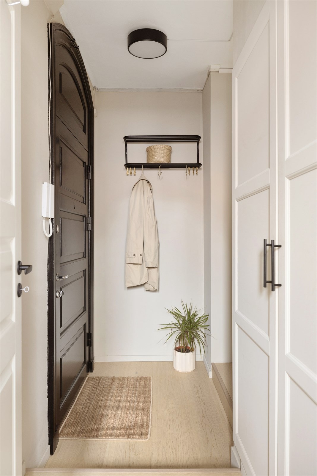 Lyst og innbydende inngangsparti. Galleribilde