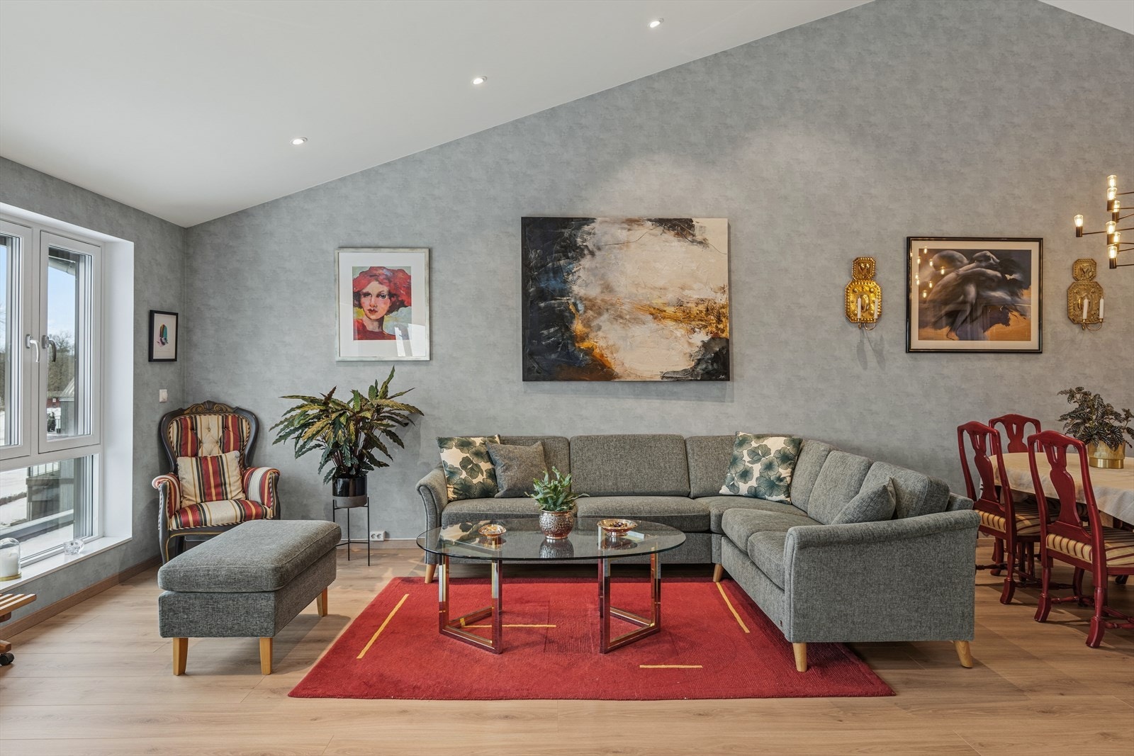 Den åpne løsningen og de store flatene gir mange møbleringsmuligheter. Galleribilde