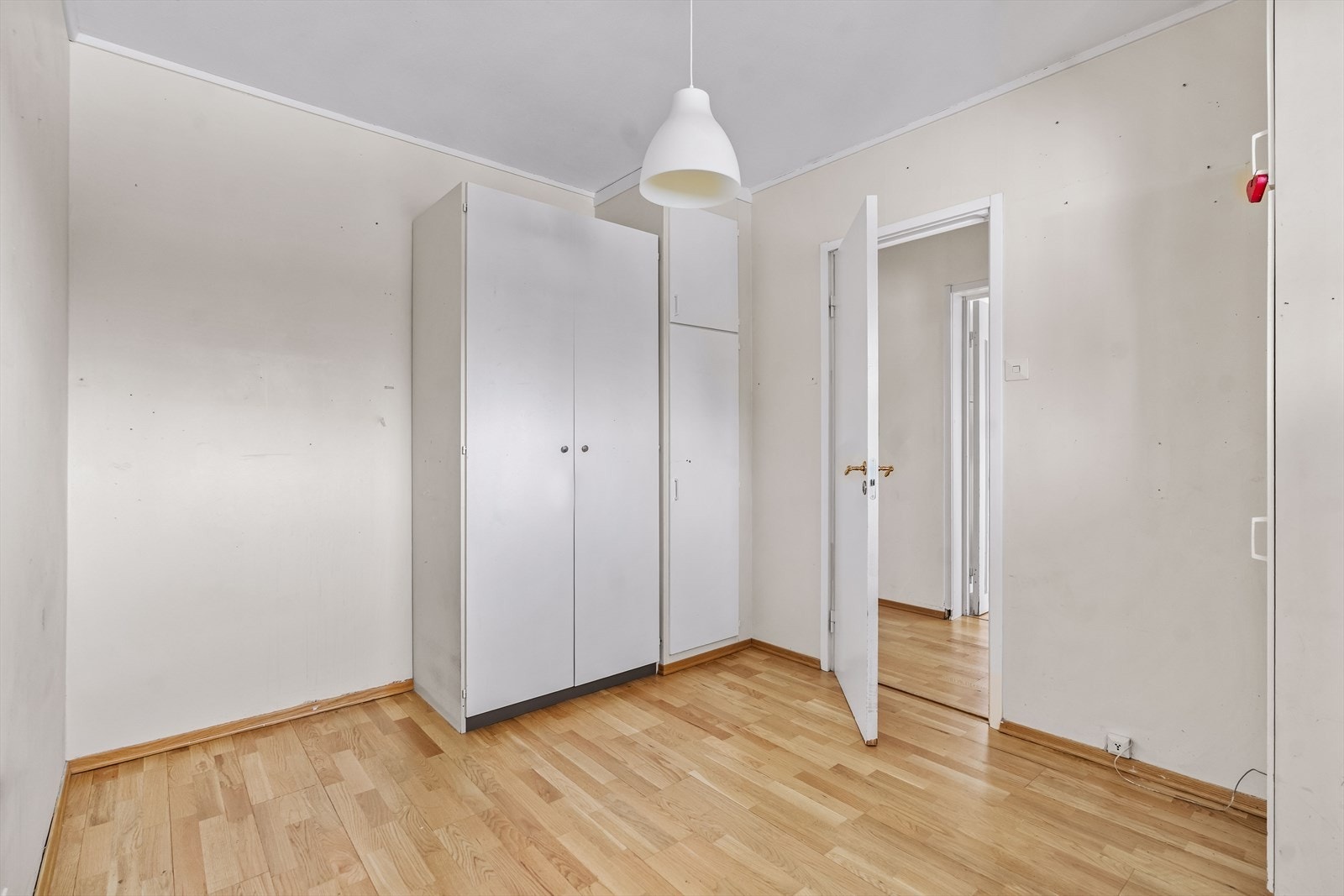 Rommet har plass til seng, nattbord, garderobeløsning og evt. skrivebord. Galleribilde