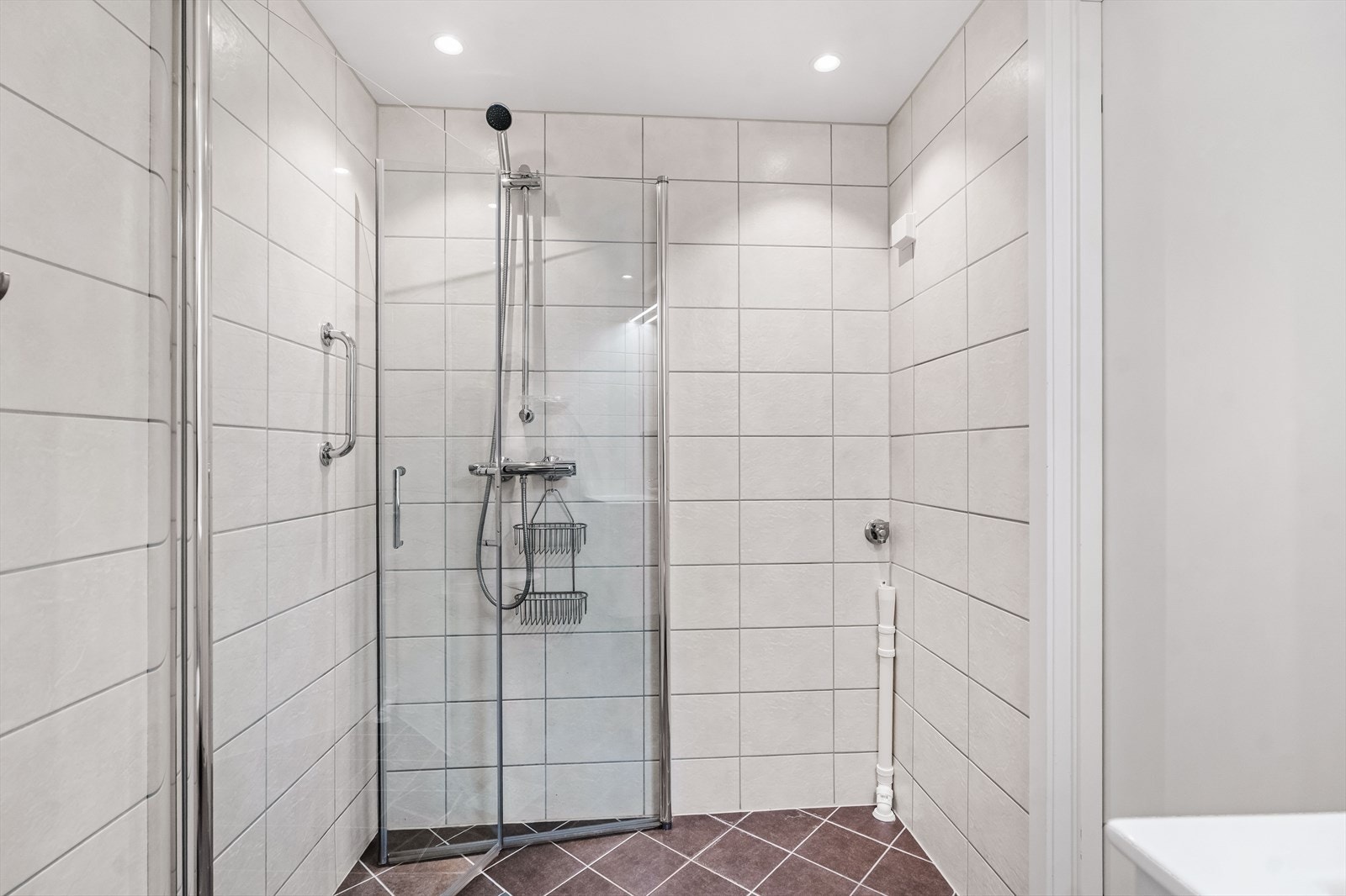 På badet er det også fordelerskap med stoppekran, samt felles mekanisk avtrekk. Galleribilde