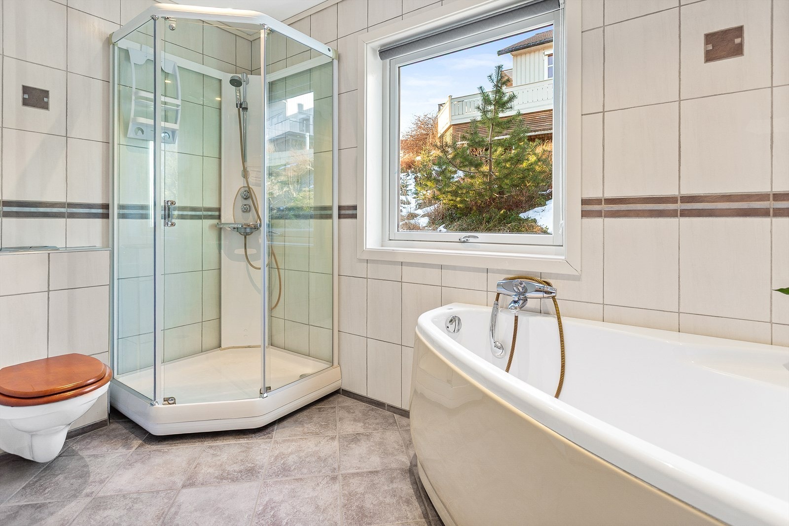 Det ble ifbm byggingen av badet også satt inn rør i rør anlegg Galleribilde