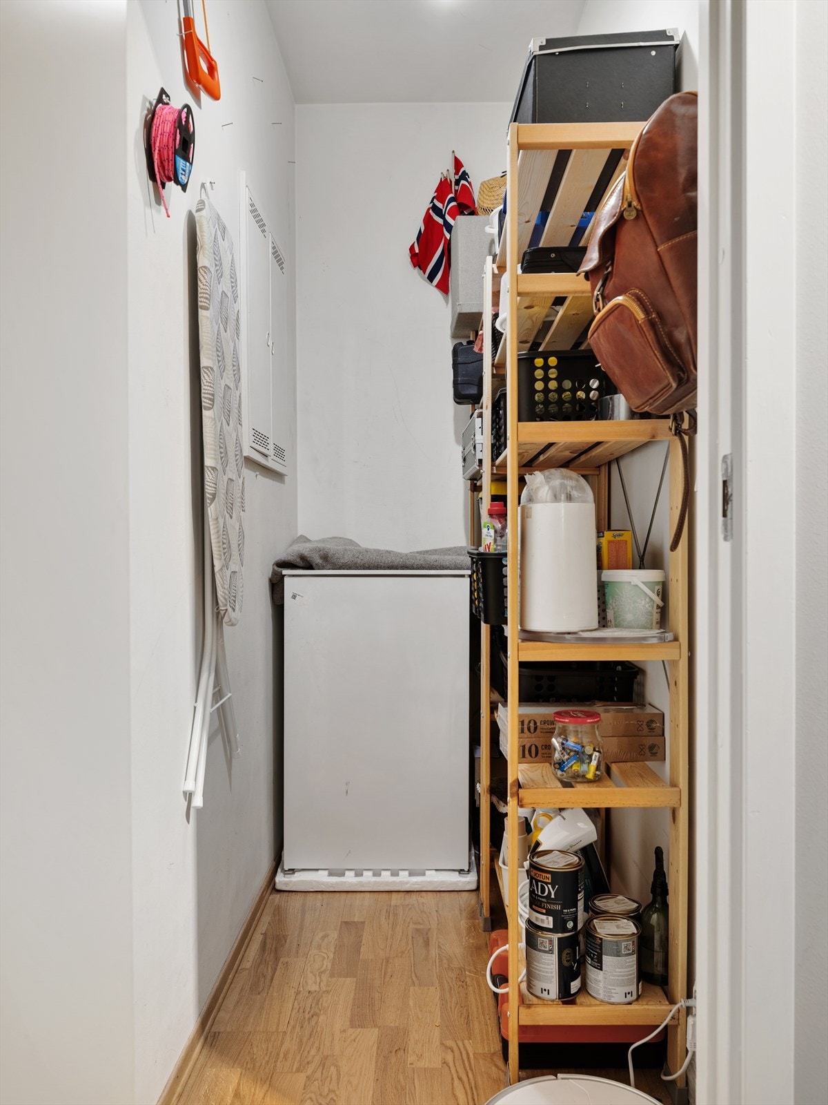 Innvendig bod for eksta oppbevaring. Galleribilde