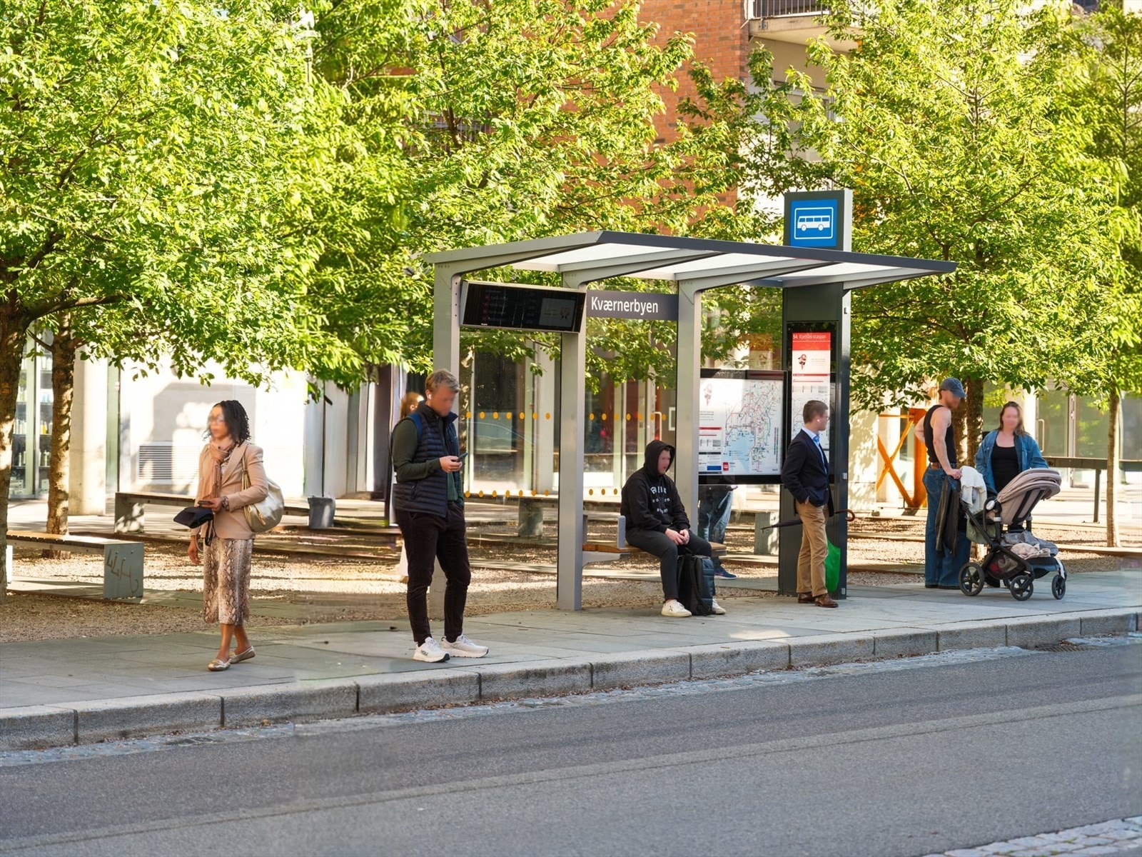 God offentlig kommunikasjon med Kværnerbyen busstopp kun 2 minutters gange fra leiligheten. Galleribilde