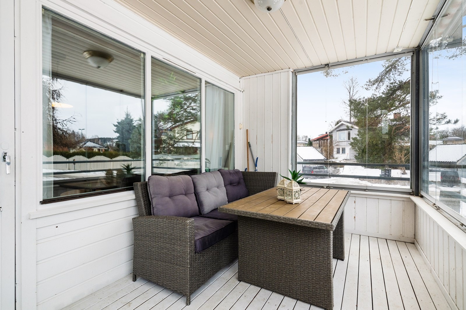 Balkongen gir en fin forlengelse av stuen, og kan brukes store deler av året. Galleribilde