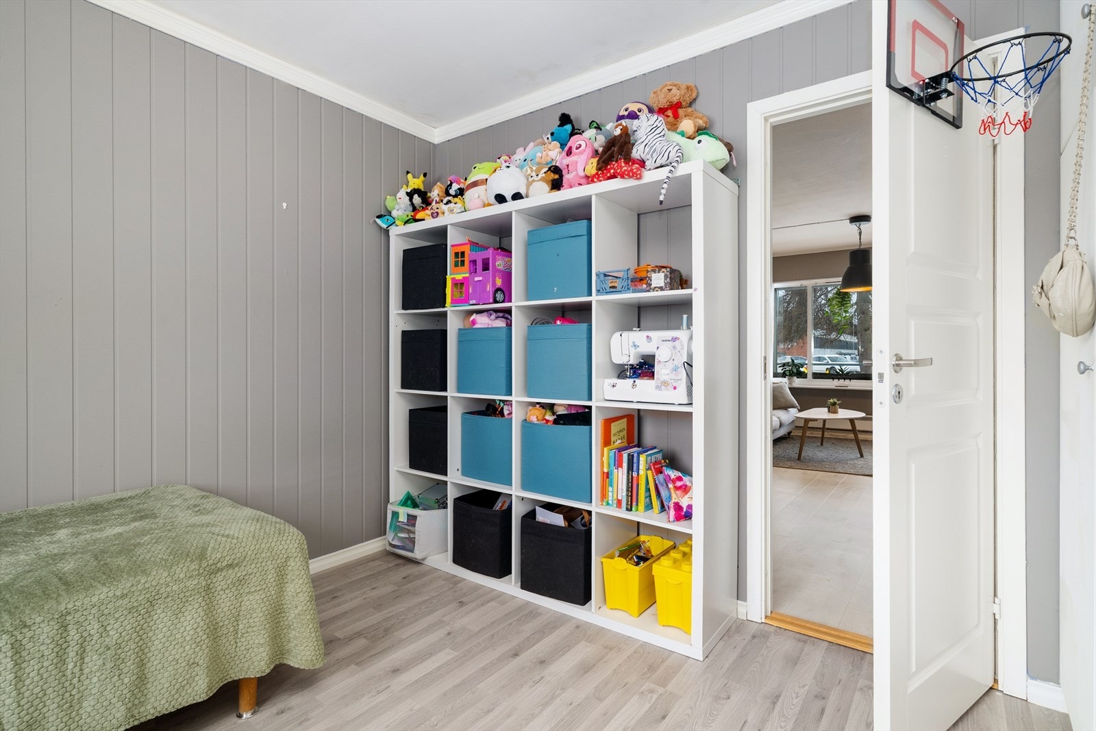 Hovedsoverommet har god størrelse og har tilkomst fra stuen. Galleribilde