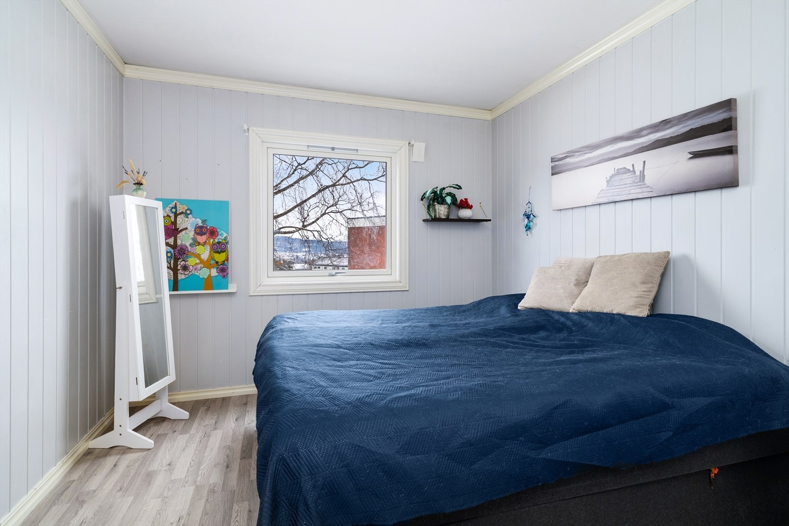 I leiligheten er det to romslige soverom med fin plass til seng og garderobeløsning. Galleribilde