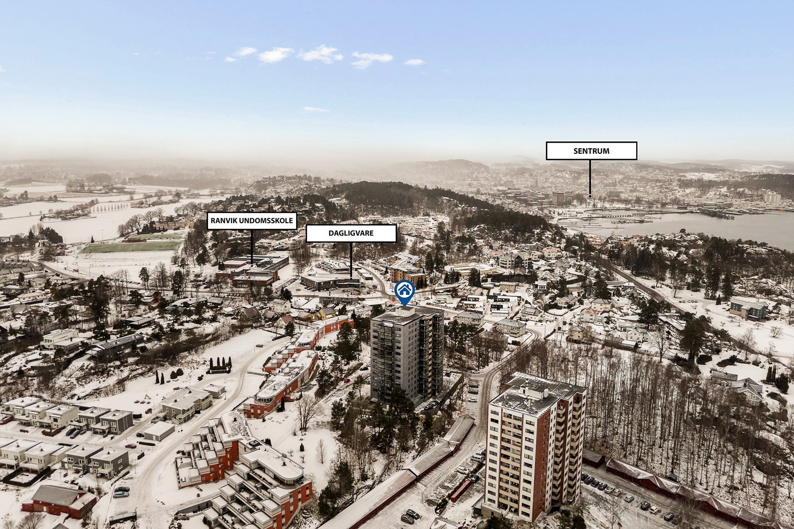 Kort vei inn til sentrum og havnen. Kort gangavstand til matbutikk. Galleribilde