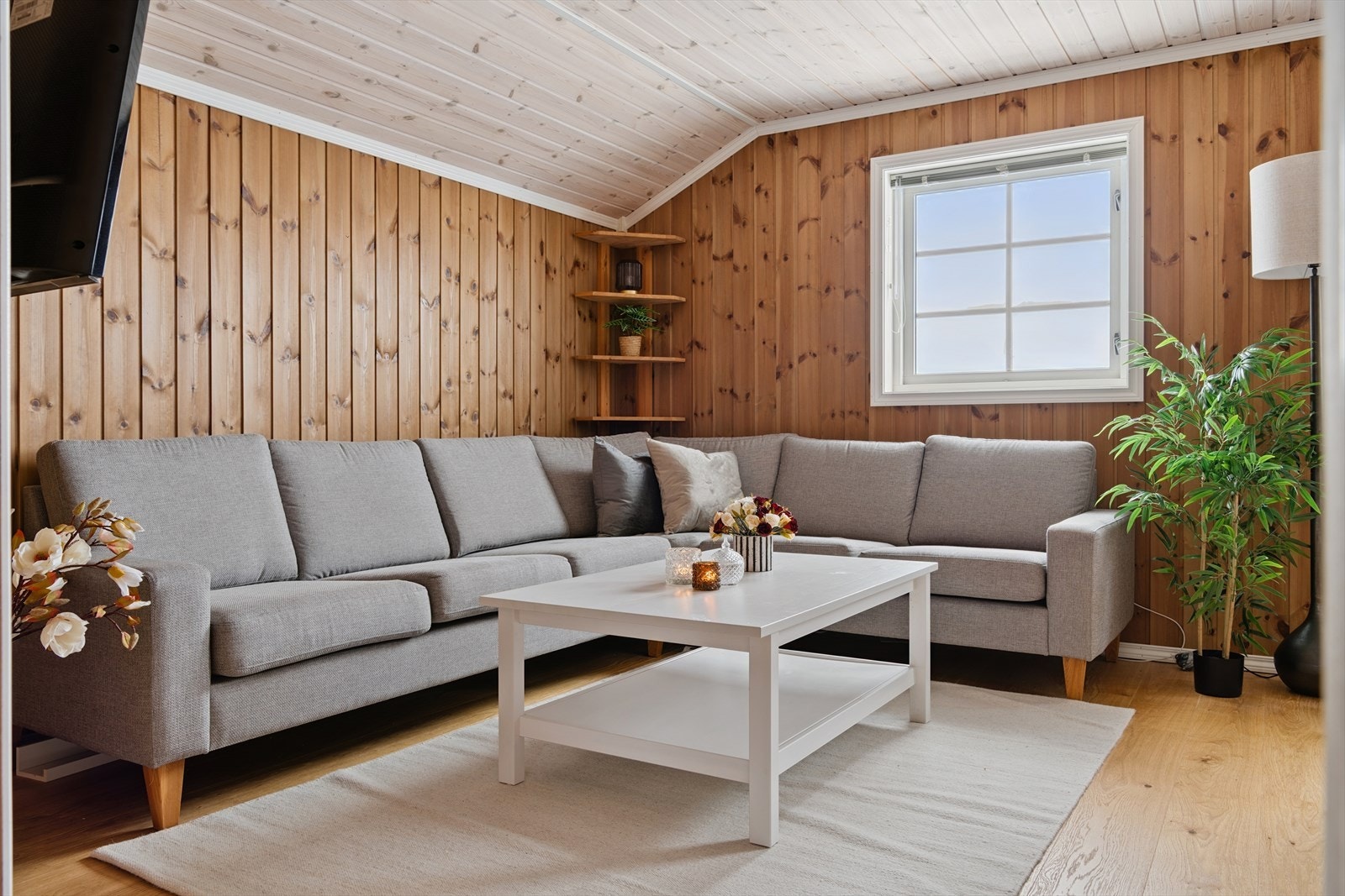 Loftstuen er ideell som en egen TV-krok eller lekerom for barna. Galleribilde