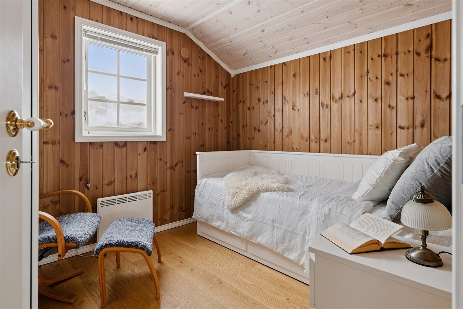 Det fjerde soverommet ligger også i andre etasje, og gir gode overnattingsmuligheter. Galleribilde