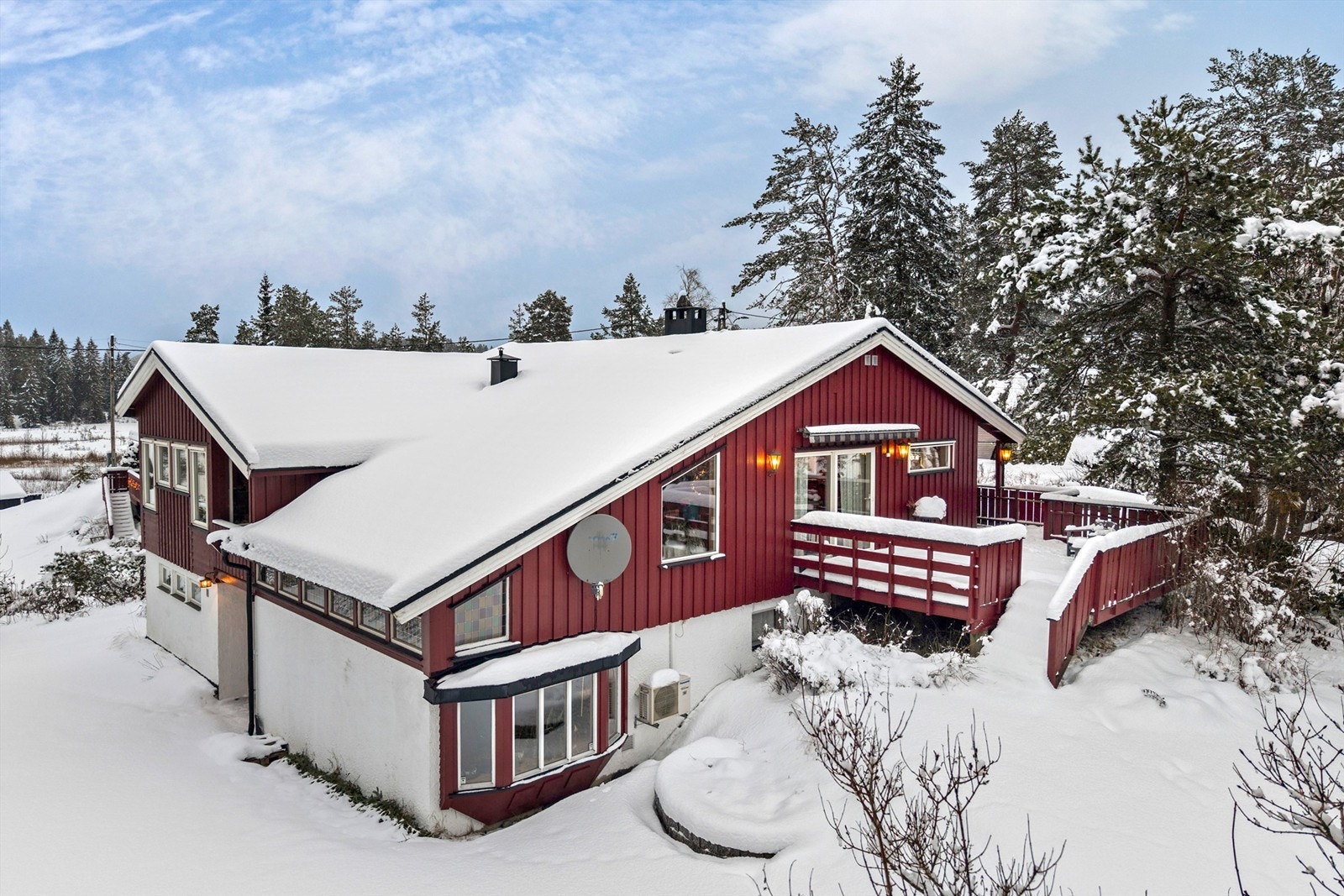 Boligen ble oppført i 1961 og er senere tilbygget, senest i 2002 Galleribilde