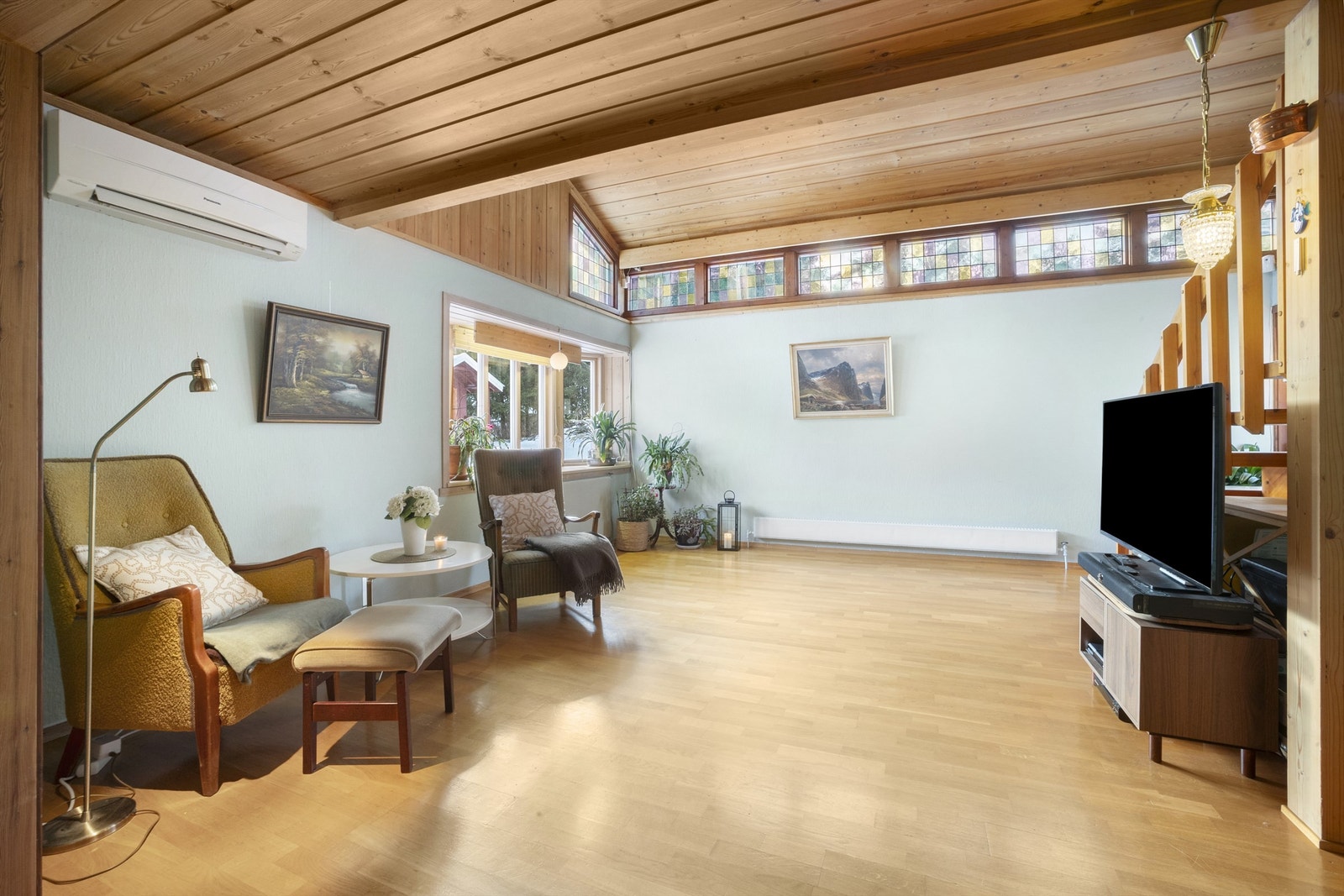 I TV-stuen er det montert varmepumpe Galleribilde