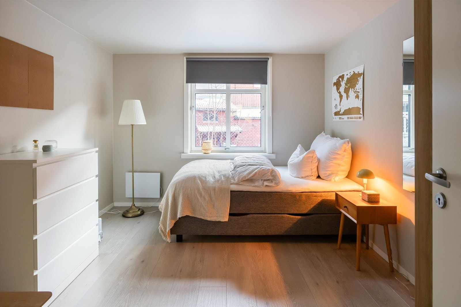 Boligen inneholder 5 soverom. Alle soverommene er på ca samme størrelse. Galleribilde