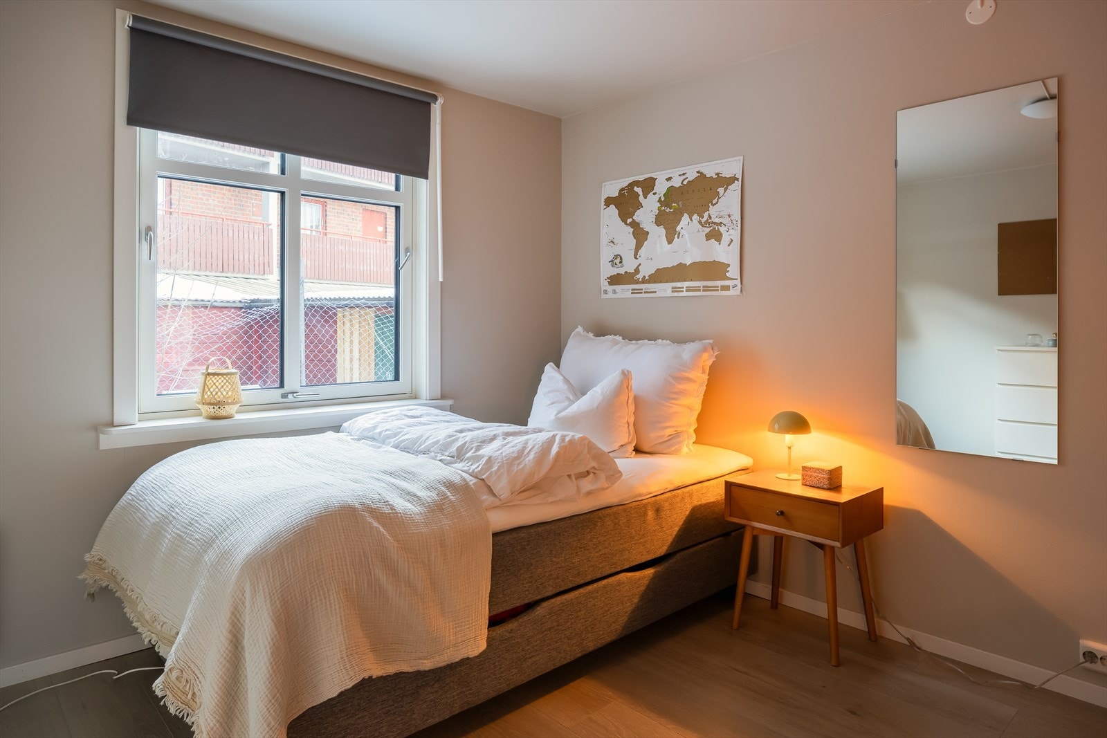 Rommene er på henholdsvis 11.9, 11.4, 10.7, 9 og 8,9 kvm. Galleribilde