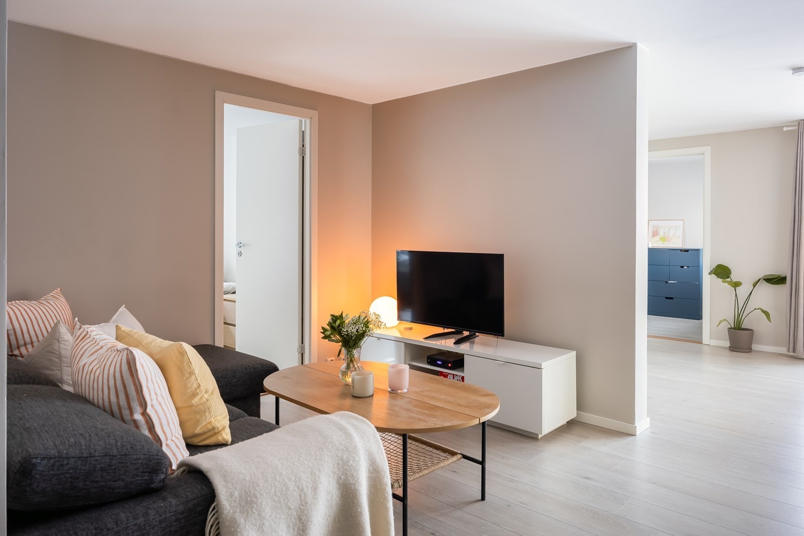 Det elektriske anlegget i leiligheten ble skiftet ut 2023. Tv/internett er inkludert i felleskostnadene. Galleribilde