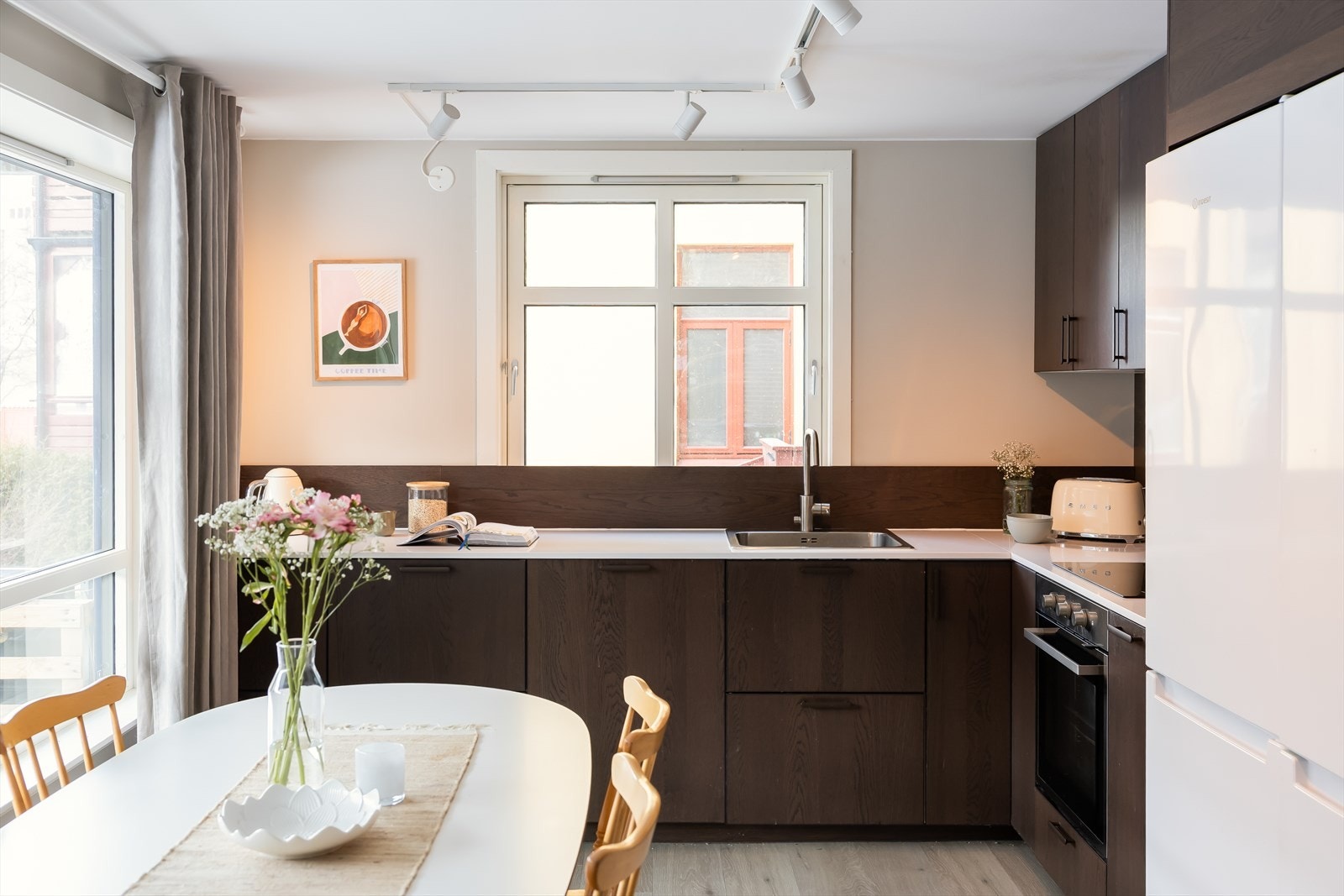 Hele boligen er totalrenovert i 2025 (se liste over oppgraderingene i salgsoppg.) Galleribilde