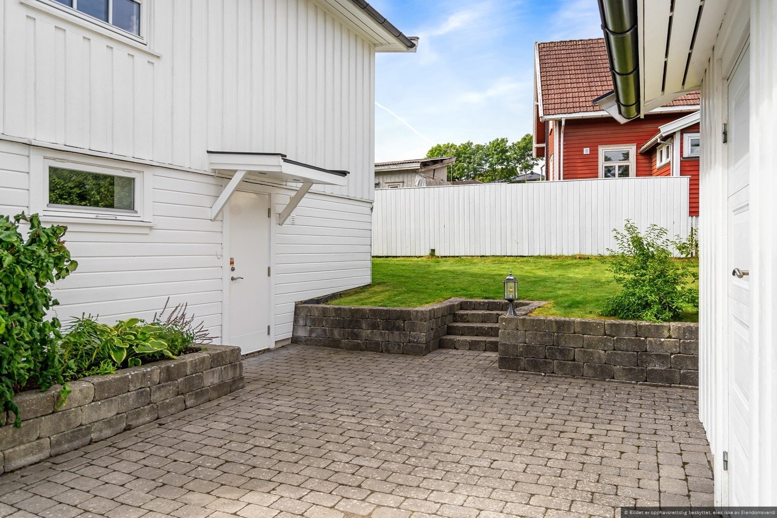 Leiligheten ligger i 1. etg. Separat inngang fra hovedhuset. Galleribilde