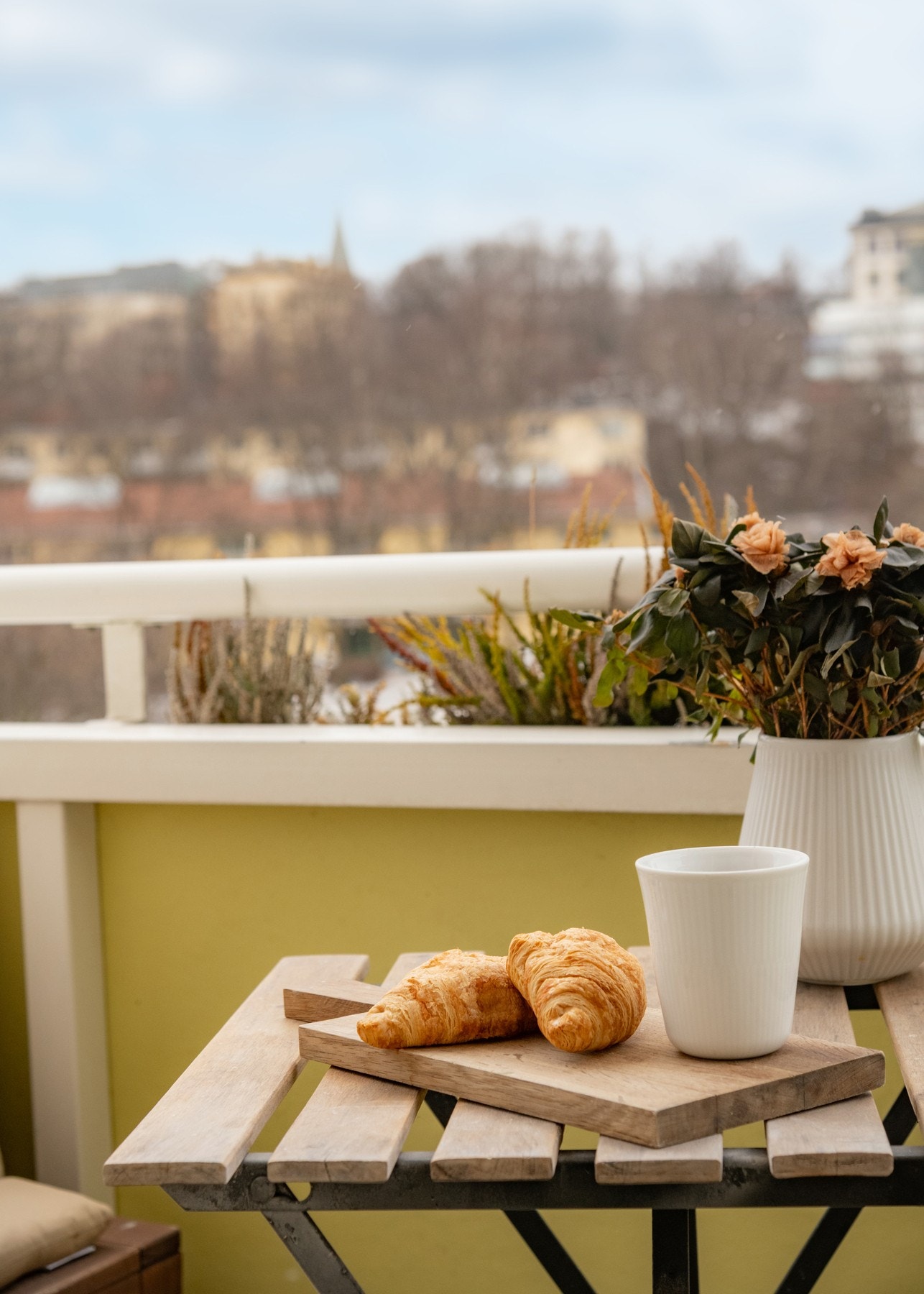 Dette gir leiligheten en ekstra kvalitet som en naturlig forlengelse av boligens oppholdsareal. Galleribilde
